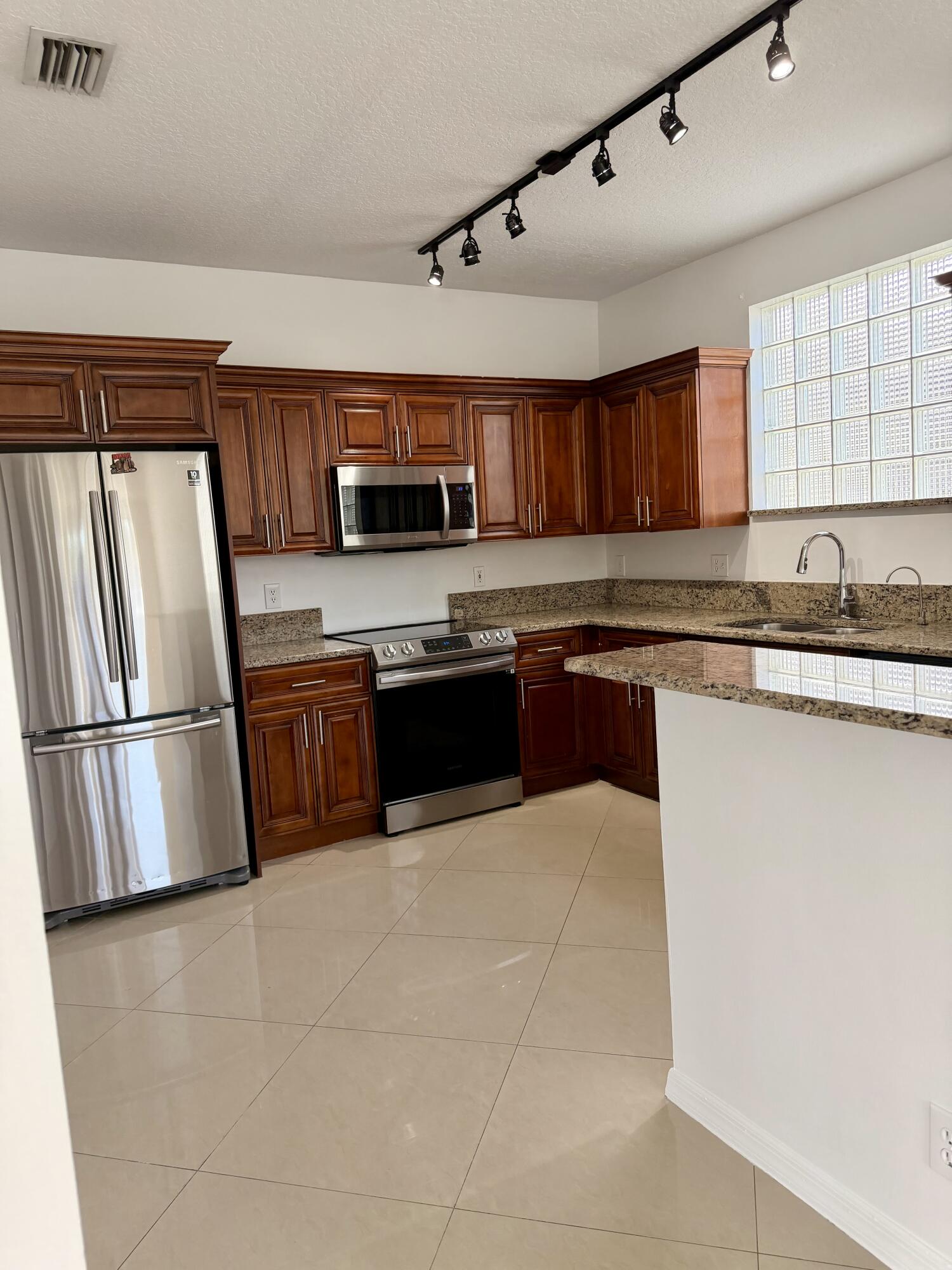 HARBOUR SPRINGS AT MISSION BAY - Residential Lease