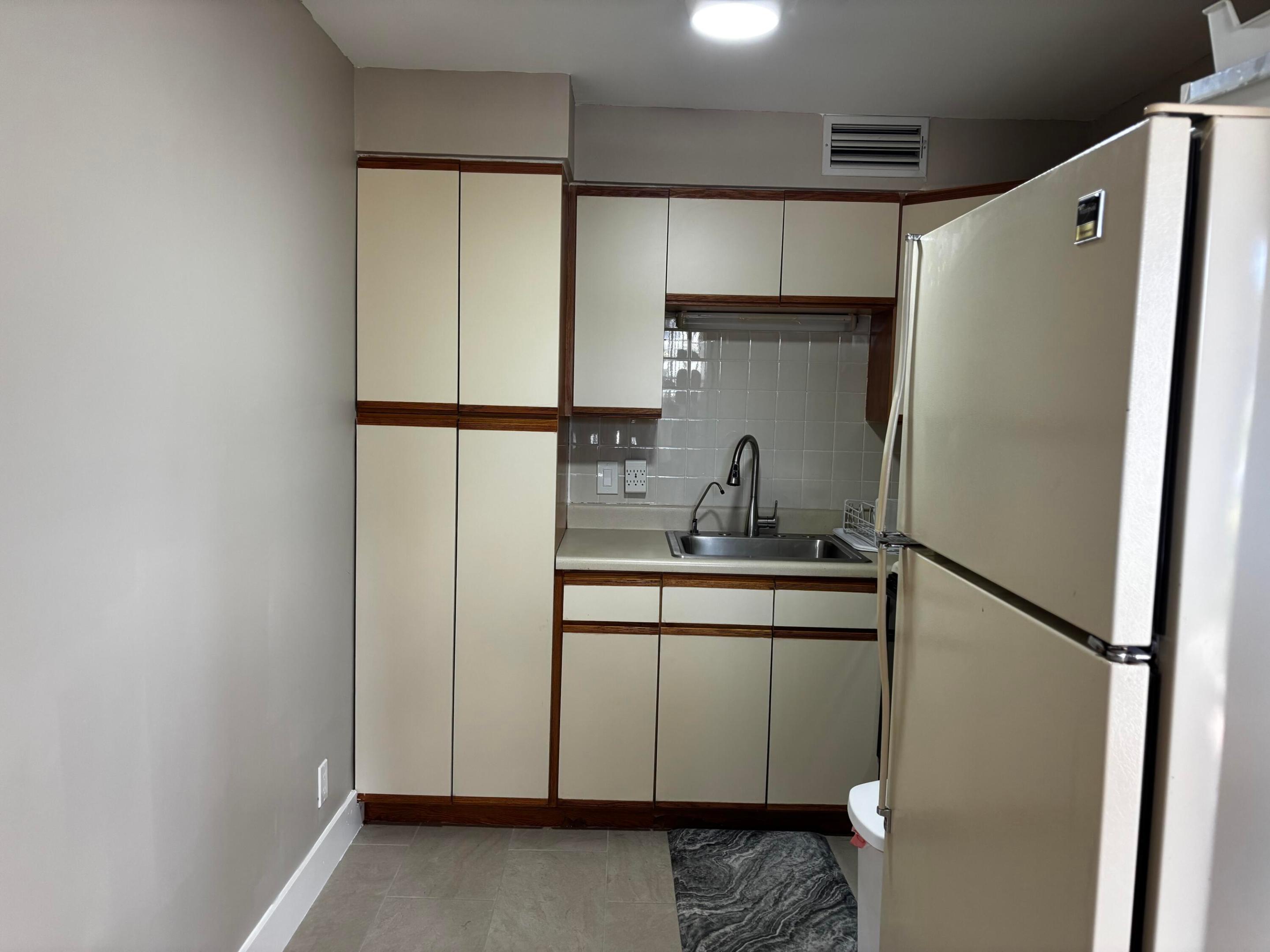 NORTHAMPTON CONDOS - Residential Lease