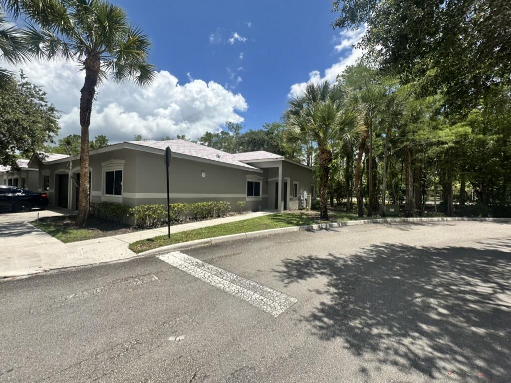 KENSINGTON OF ROYAL PALM BEACH CONDOI - Residential Lease