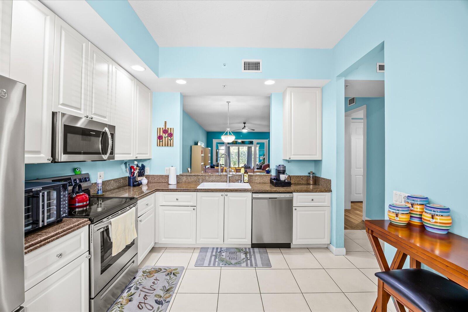 HARBOUR ISLE AT HUTCHINSON ISLAND WEST - Residential