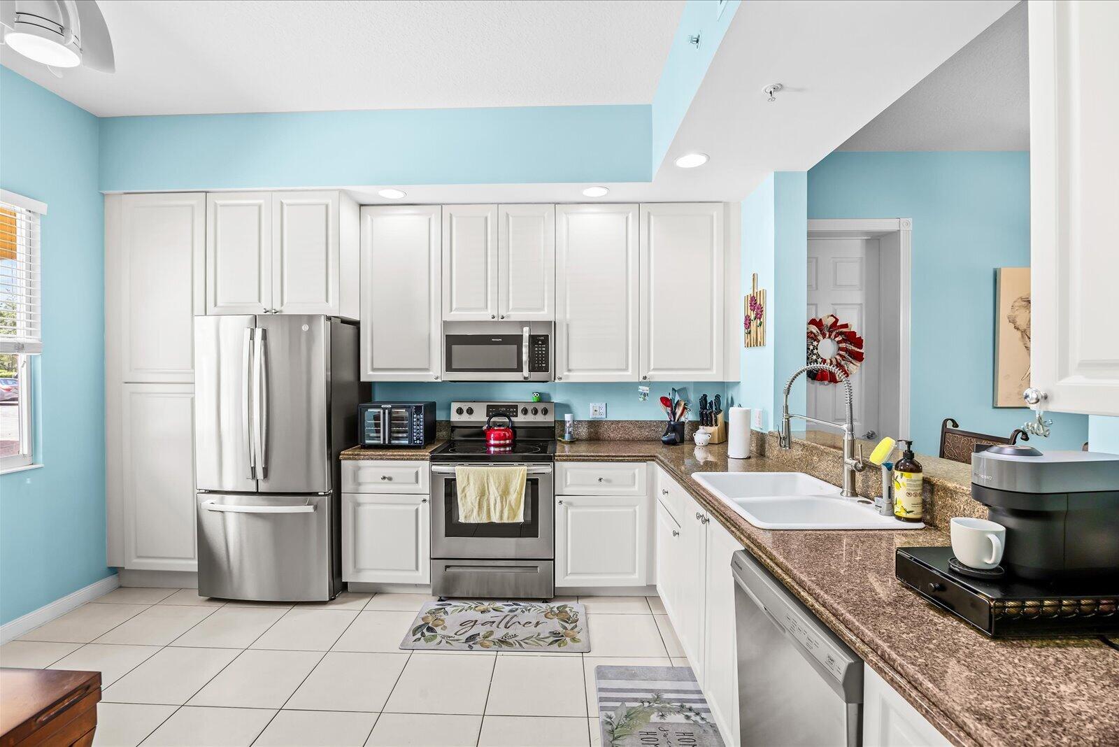 HARBOUR ISLE AT HUTCHINSON ISLAND WEST - Residential