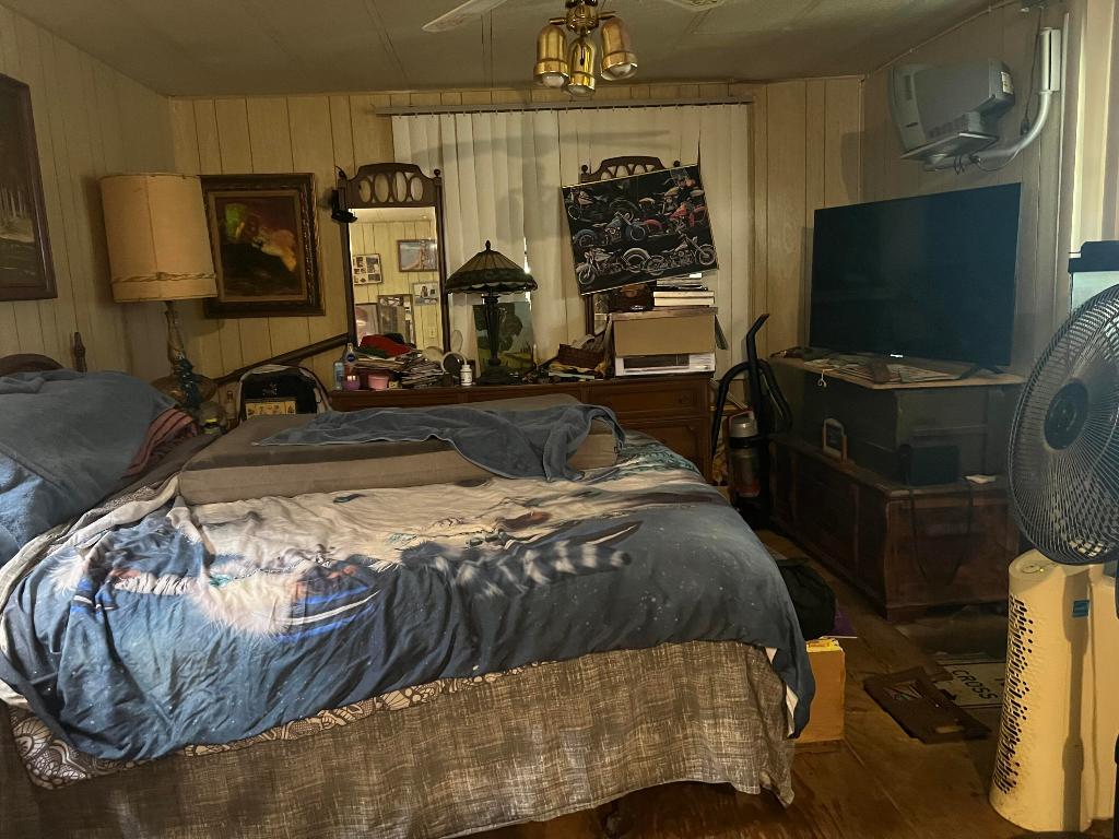 COUNTRY KNOLLS - Residential