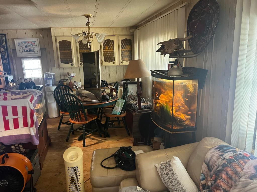 COUNTRY KNOLLS - Residential