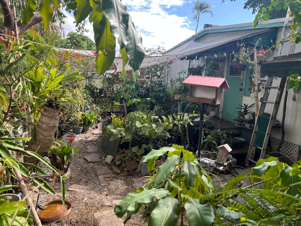 COUNTRY KNOLLS - Residential