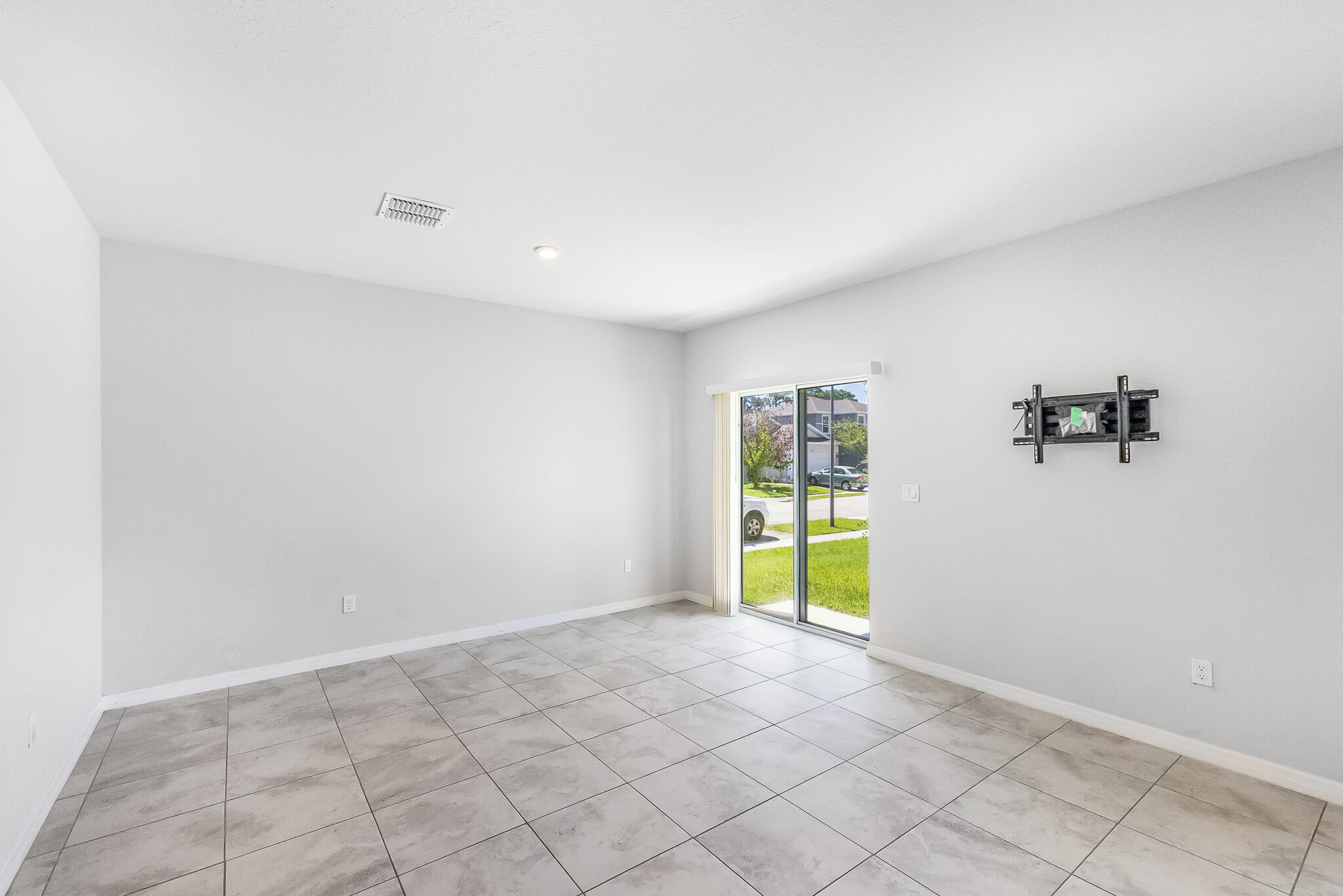 MAGNOLIA SQUARE - Residential
