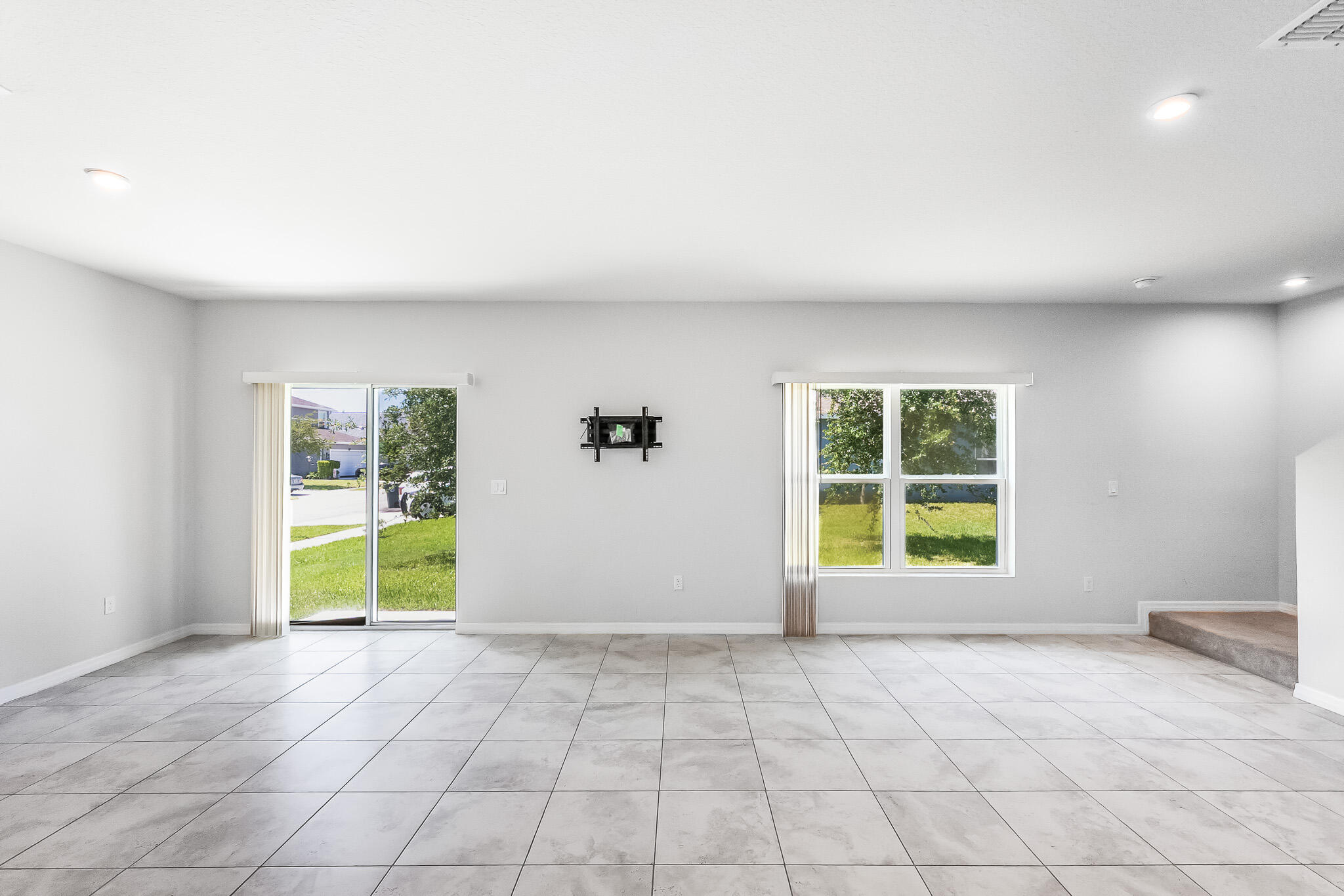 MAGNOLIA SQUARE - Residential