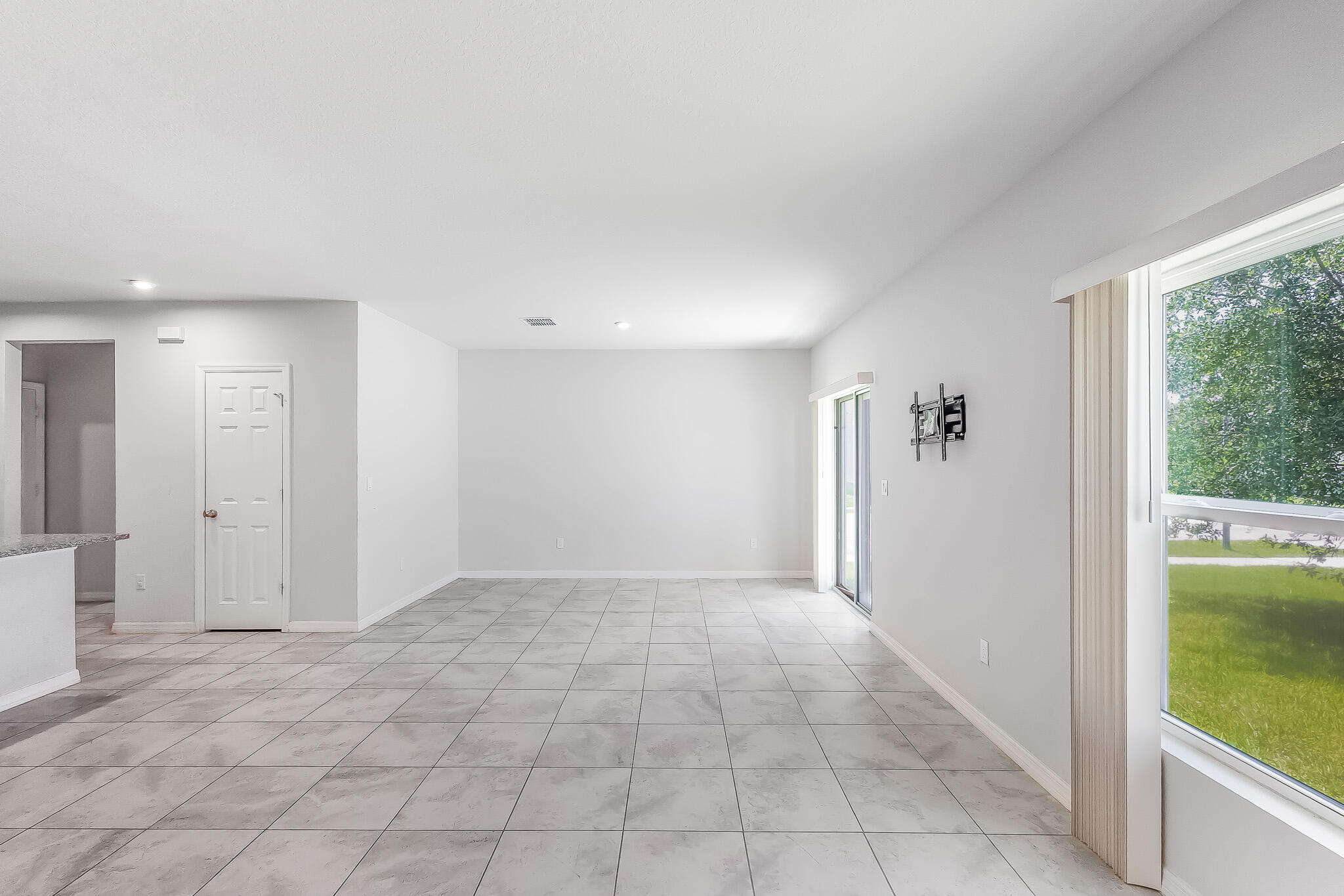 MAGNOLIA SQUARE - Residential