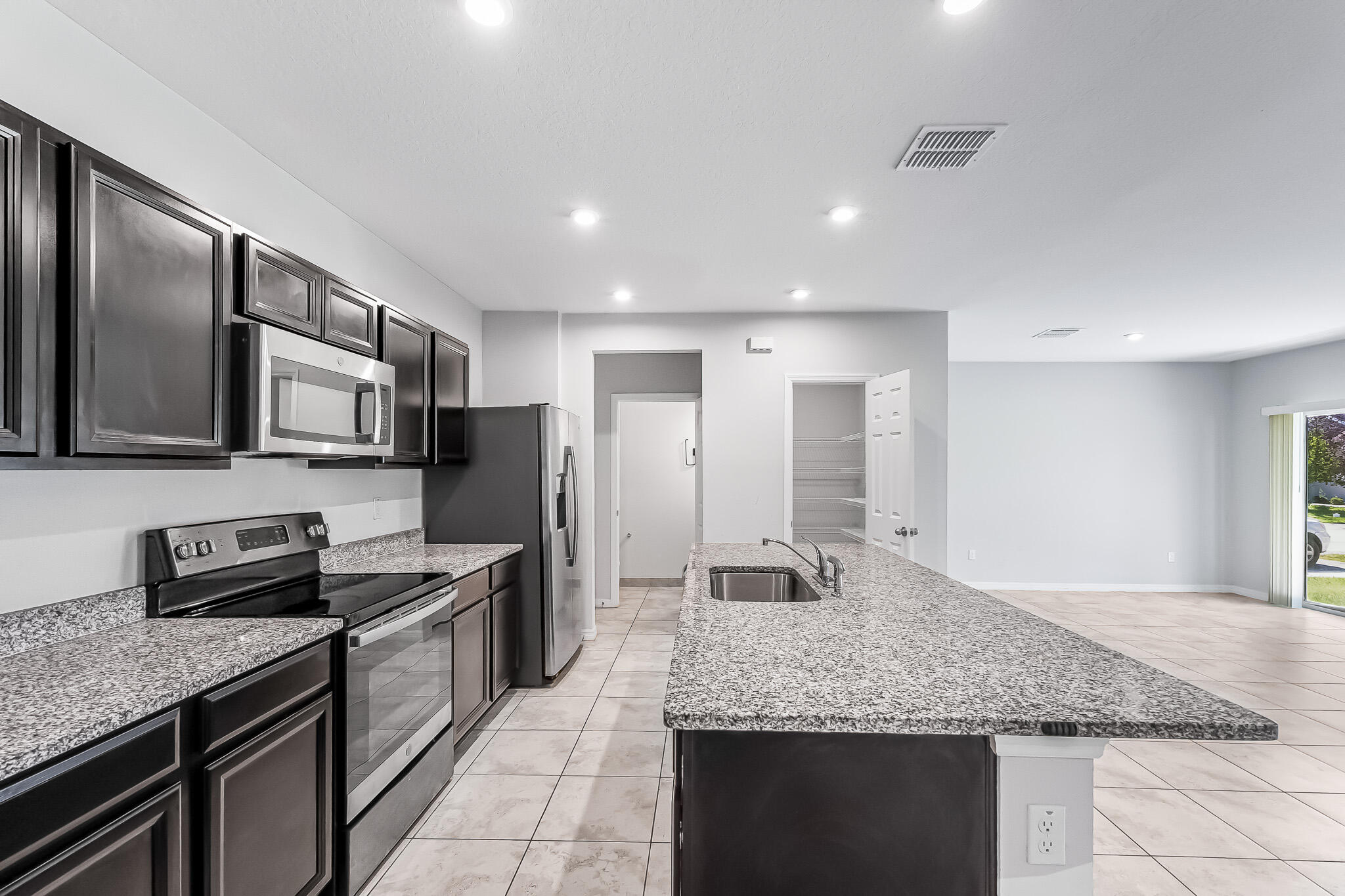 MAGNOLIA SQUARE - Residential