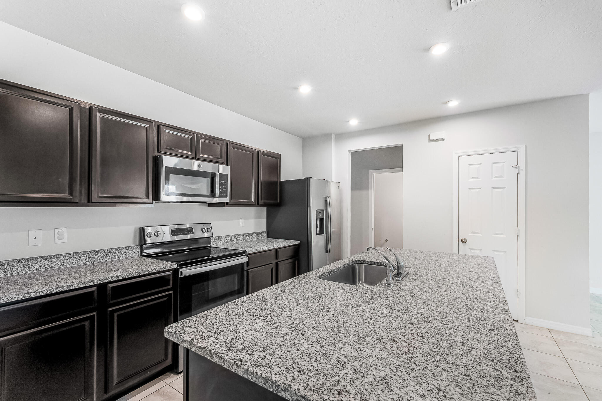 MAGNOLIA SQUARE - Residential