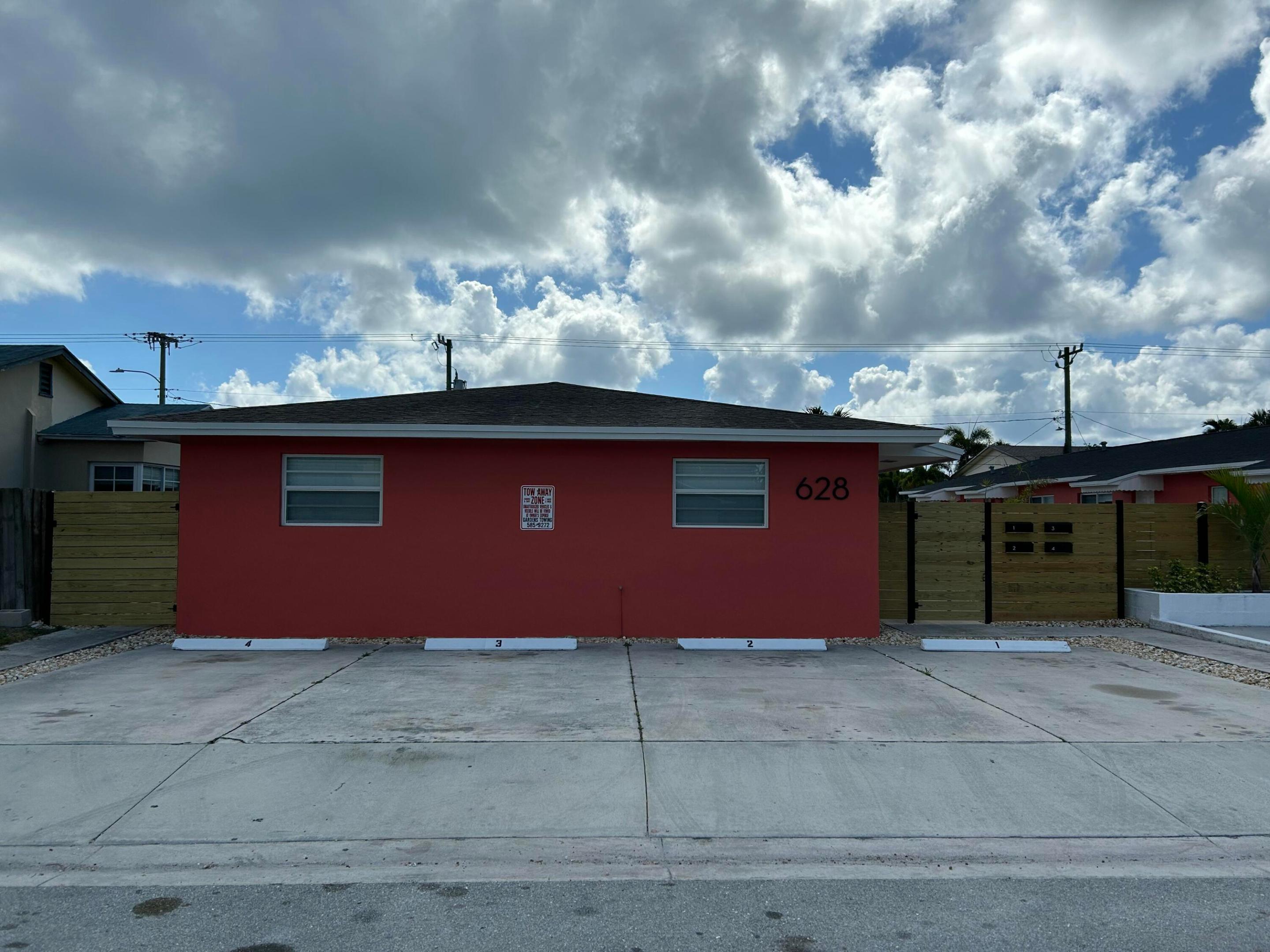 LAKE WORTH TOWN OF - Residential Lease