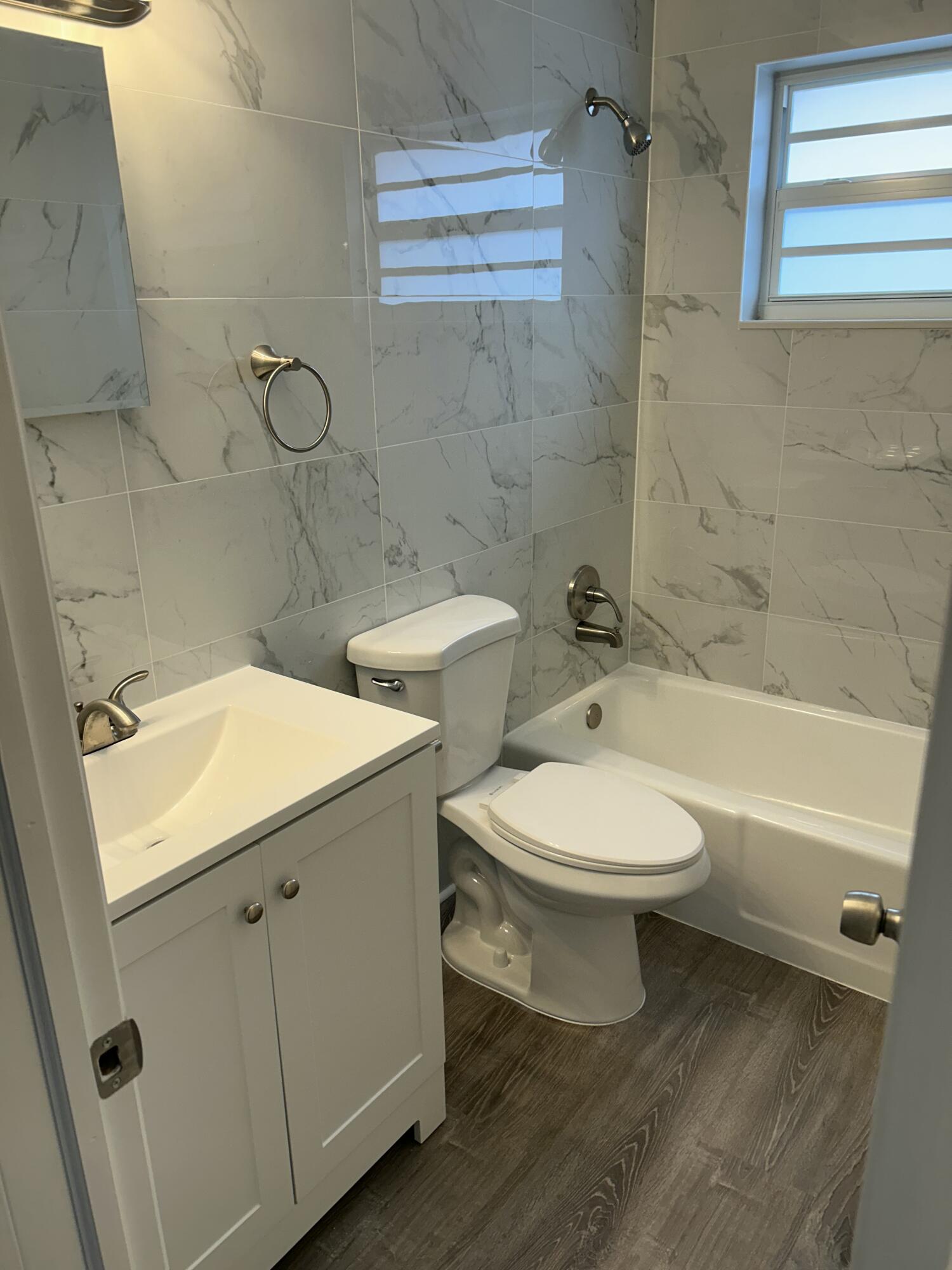 LAKE WORTH TOWN OF - Residential Lease