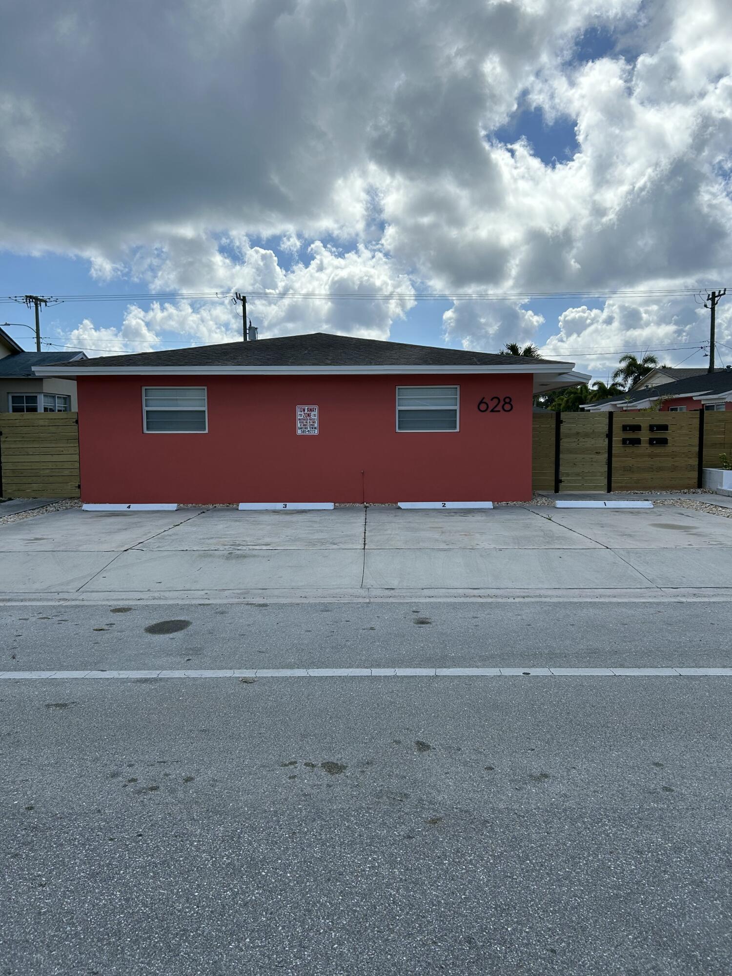LAKE WORTH TOWN OF - Residential Lease
