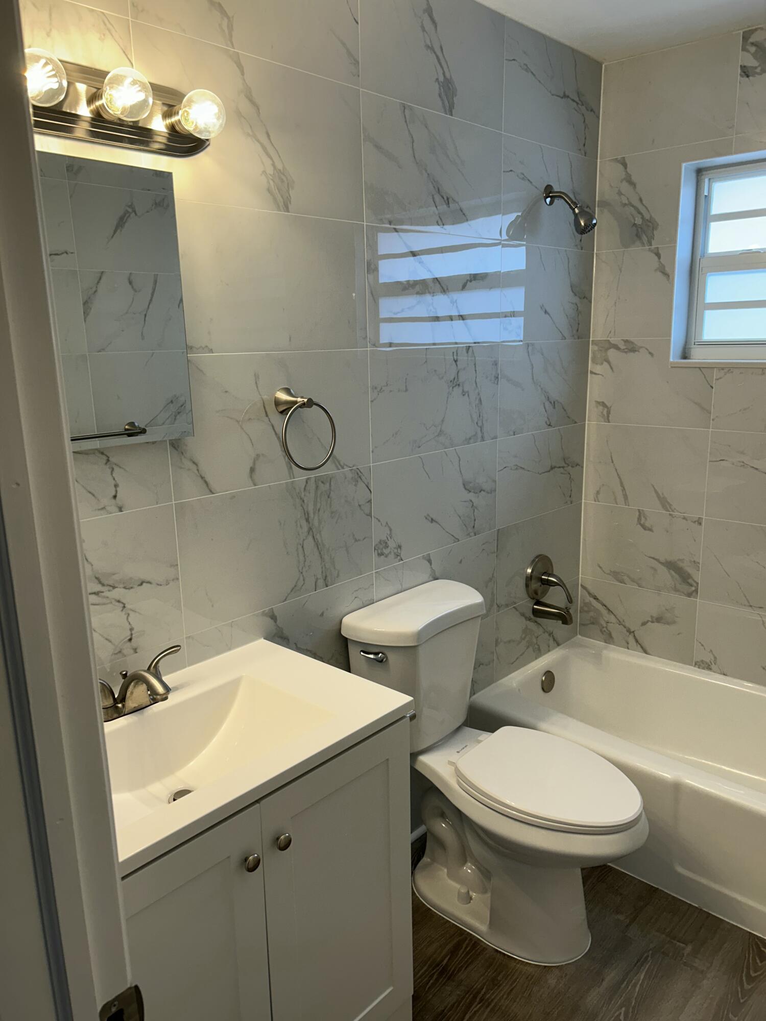 LAKE WORTH TOWN OF - Residential Lease