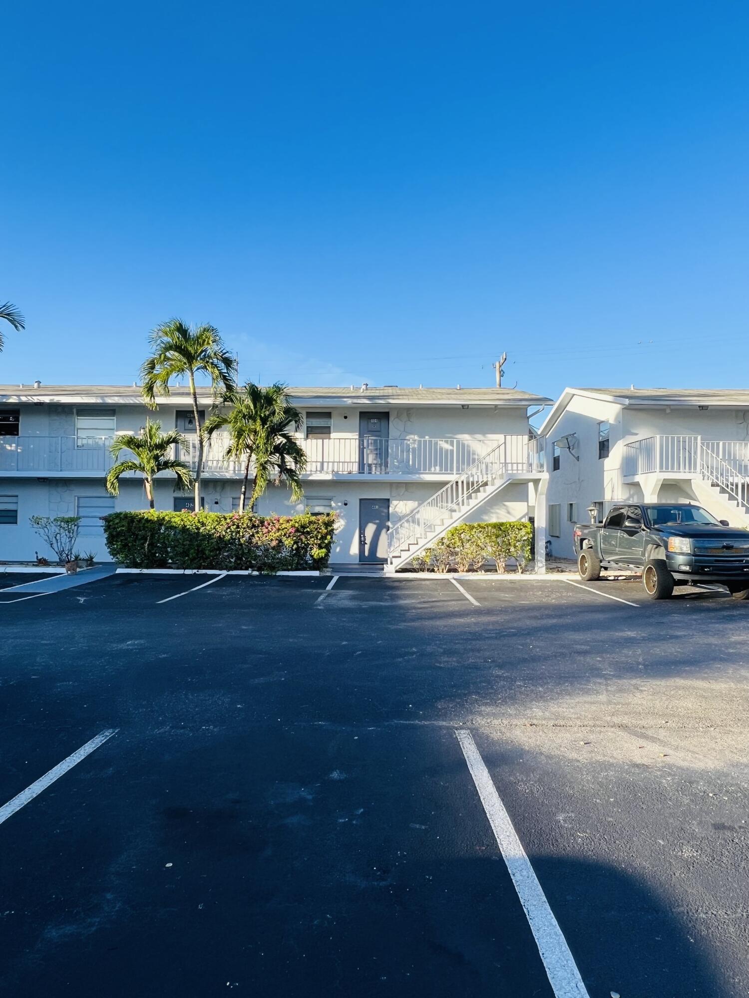 Very nice 2 bedroom 2 bathroom unit on the first floor! Tile floor no carpet. Centrally located close to shops restaurants and the beach. Washer and dryer! Water is included in the rent!