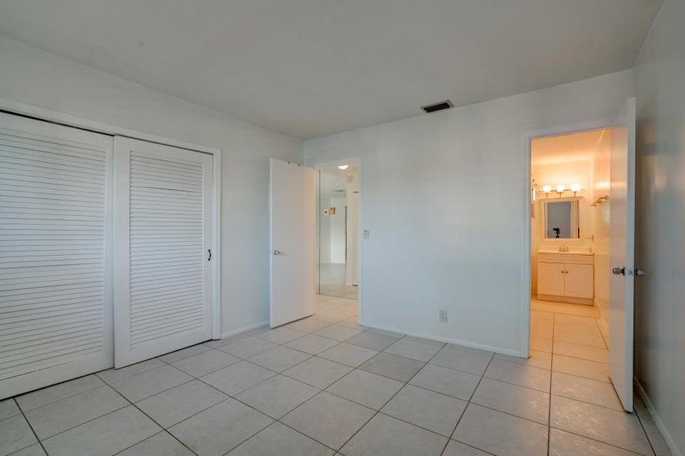 VILLAGE ROYALE CONDO 1 - Residential
