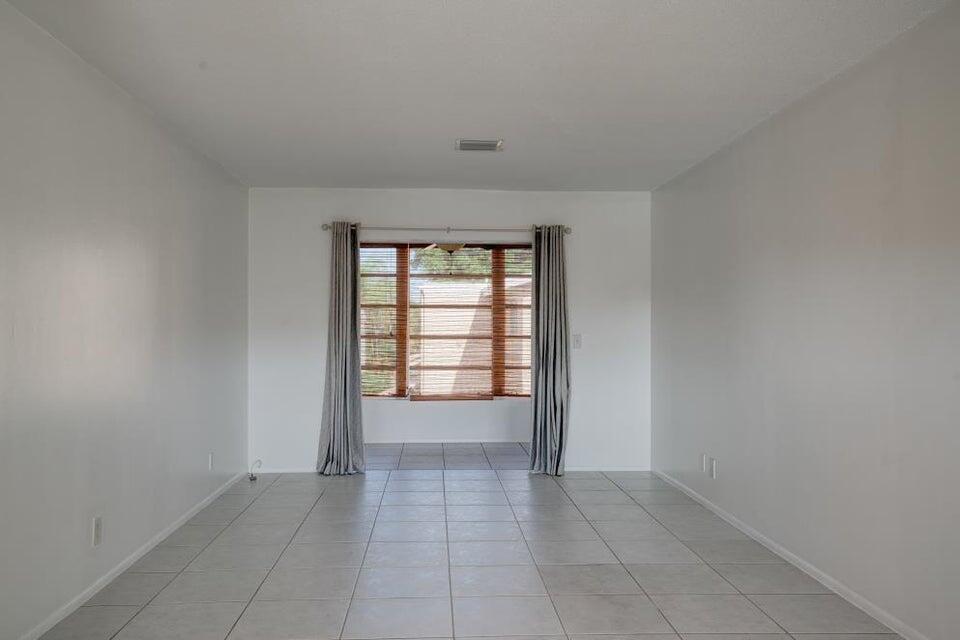 VILLAGE ROYALE CONDO 1 - Residential