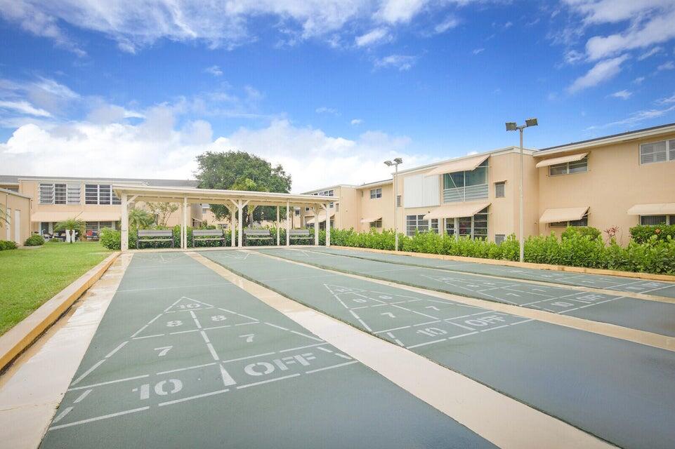 VILLAGE ROYALE CONDO 1 - Residential