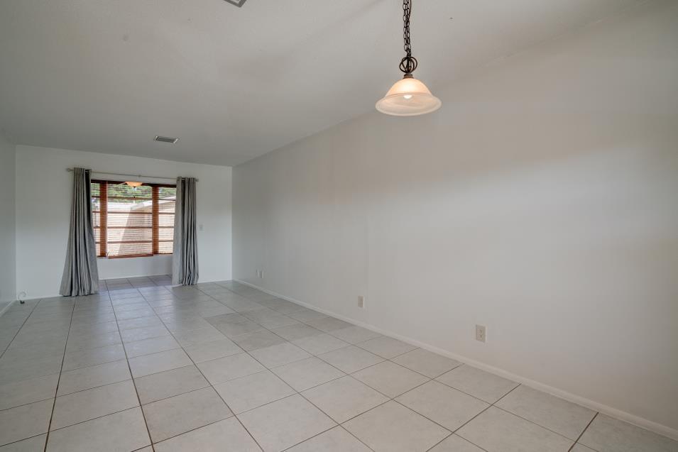 VILLAGE ROYALE CONDO 1 - Residential
