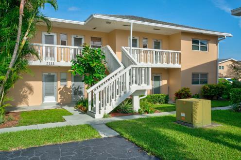 1 bed, 1.5 bath condo in the desirable 55+ community of Village Royale. This cozy unit includes water and basic cable in the association payment. Featuring spacious living areas, an upgraded kitchen, a Florida room, and a storage closet with a washer/dryer. Conveniently situated on the 2nd floor (no elevator). Enjoy the community's pool, Clubhouse, and shuffleboard. Ideally located east of I95, close to grocery stores, and just minutes away from the beach. Don't miss this opportunity to reside in this vibrant community!