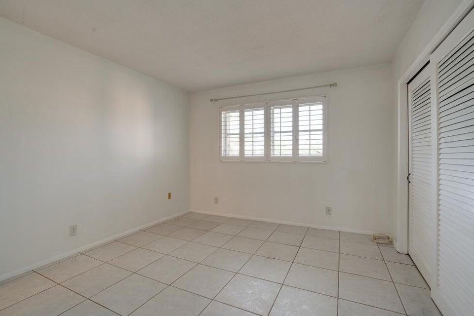 VILLAGE ROYALE CONDO 1 - Residential