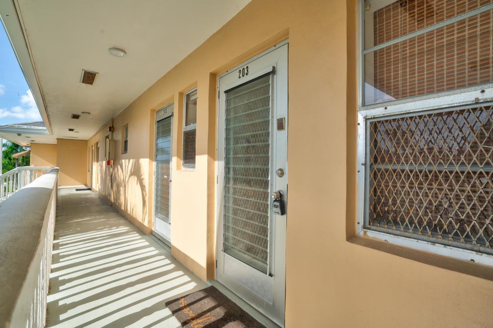 VILLAGE ROYALE CONDO 1 - Residential
