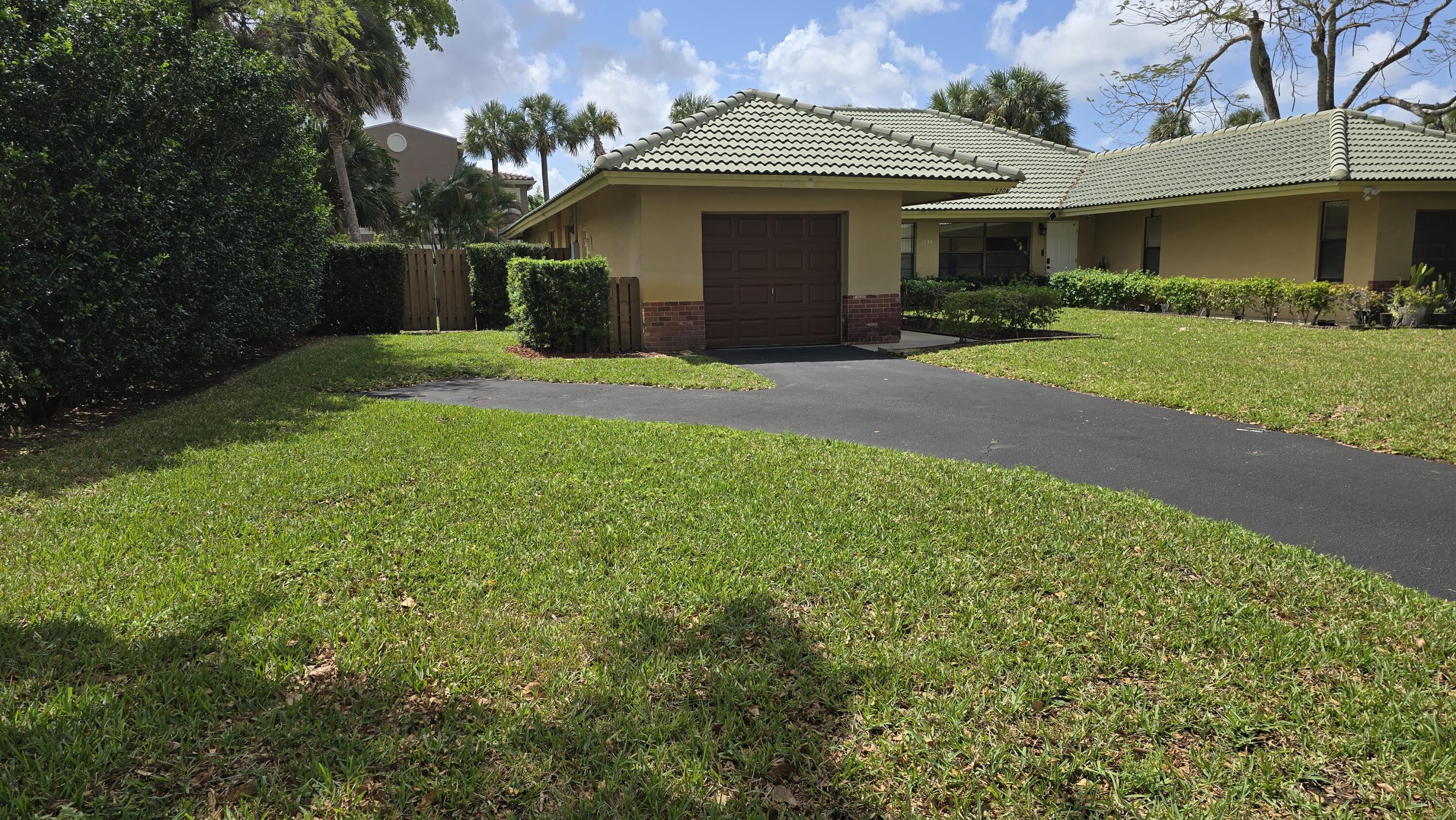 CORAL SPRINGS UNIVERSITY DRIVE - Residential Lease