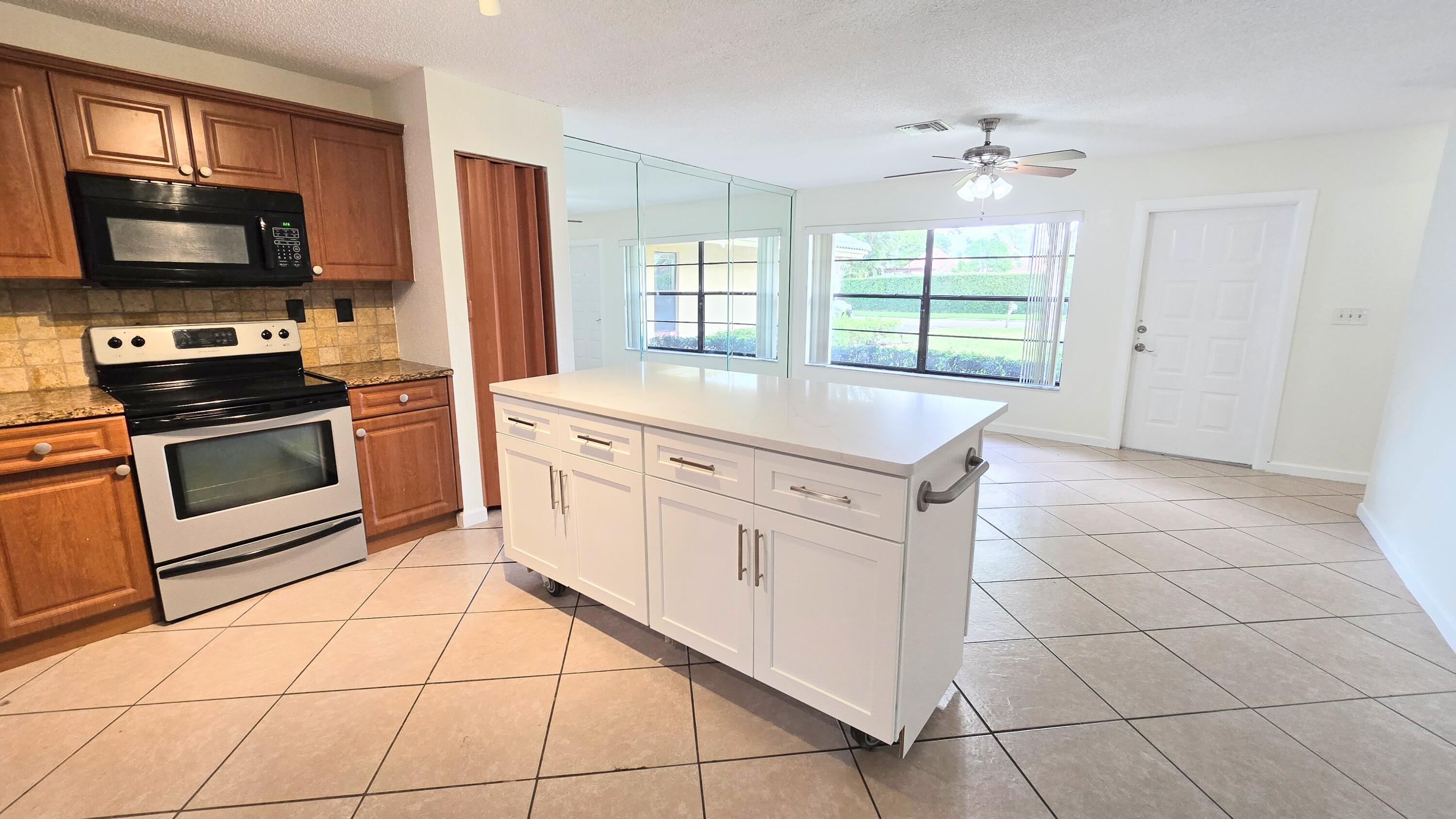 CORAL SPRINGS UNIVERSITY DRIVE - Residential Lease