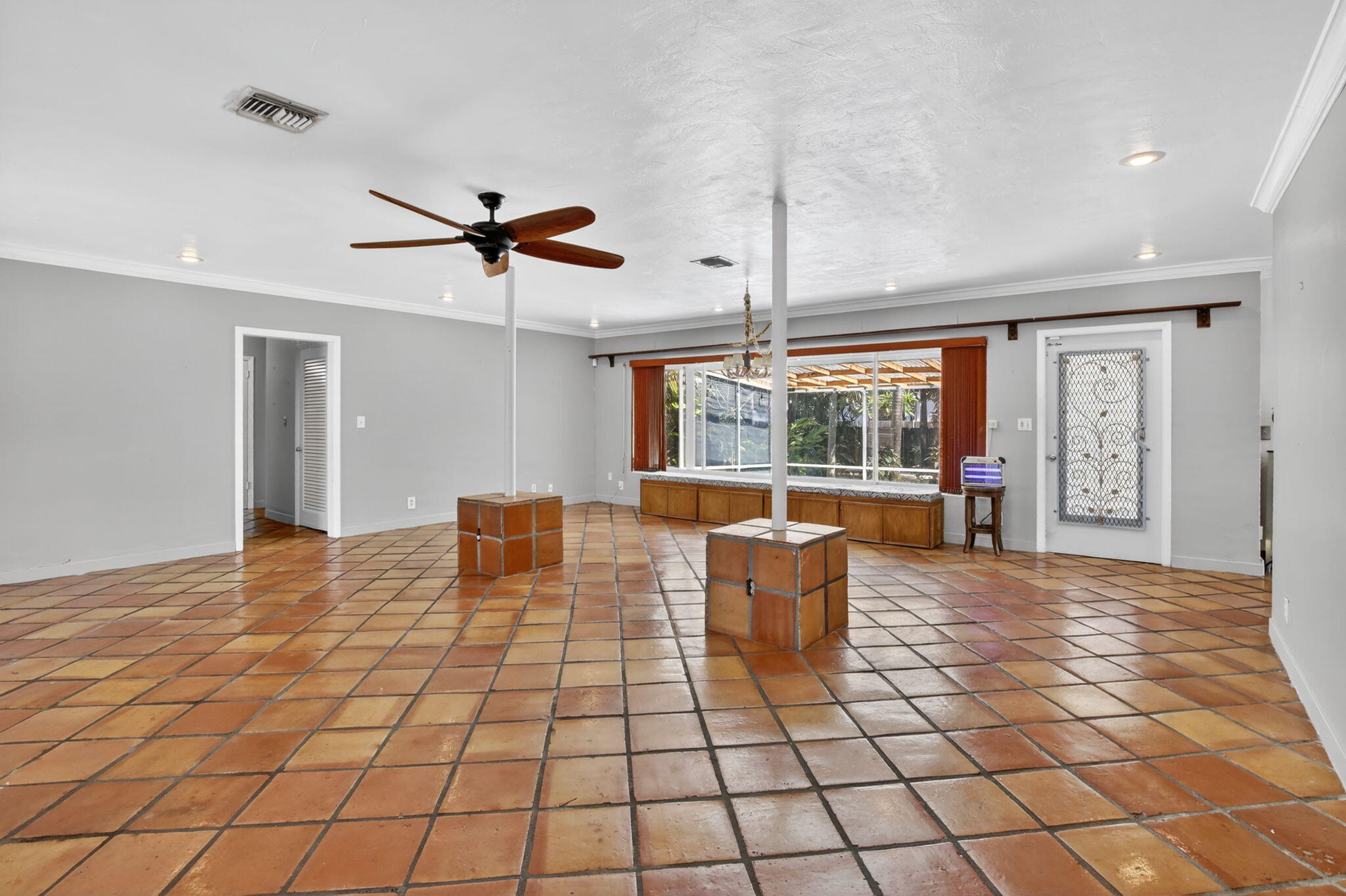 HOLLYWOOD LAKES SECTION - Residential