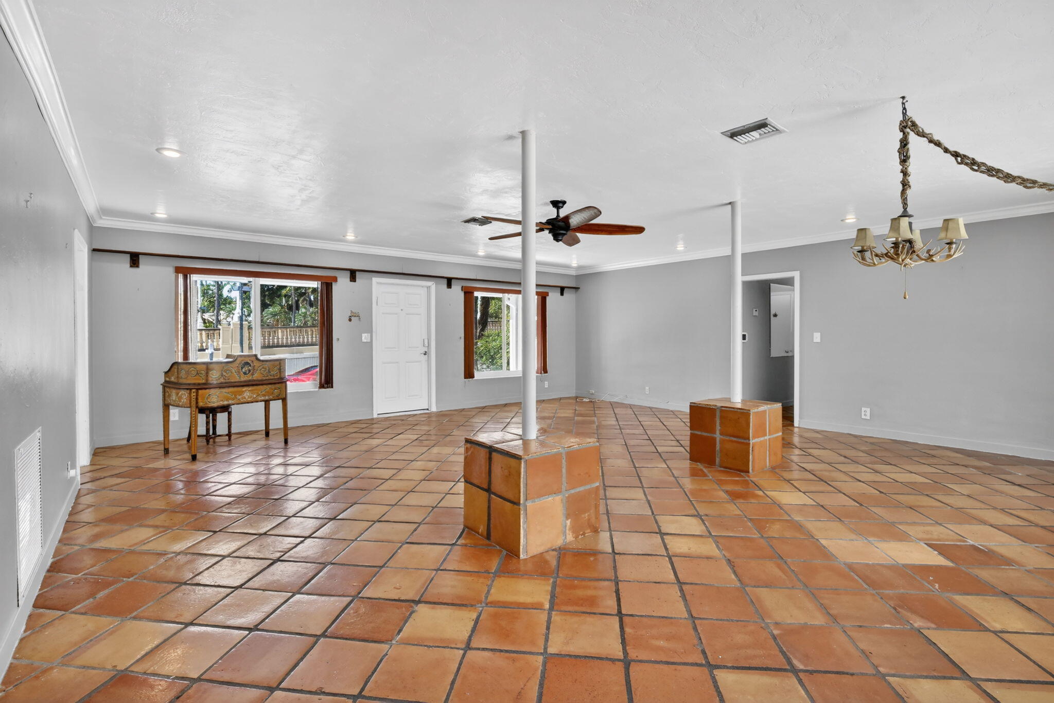 HOLLYWOOD LAKES SECTION - Residential