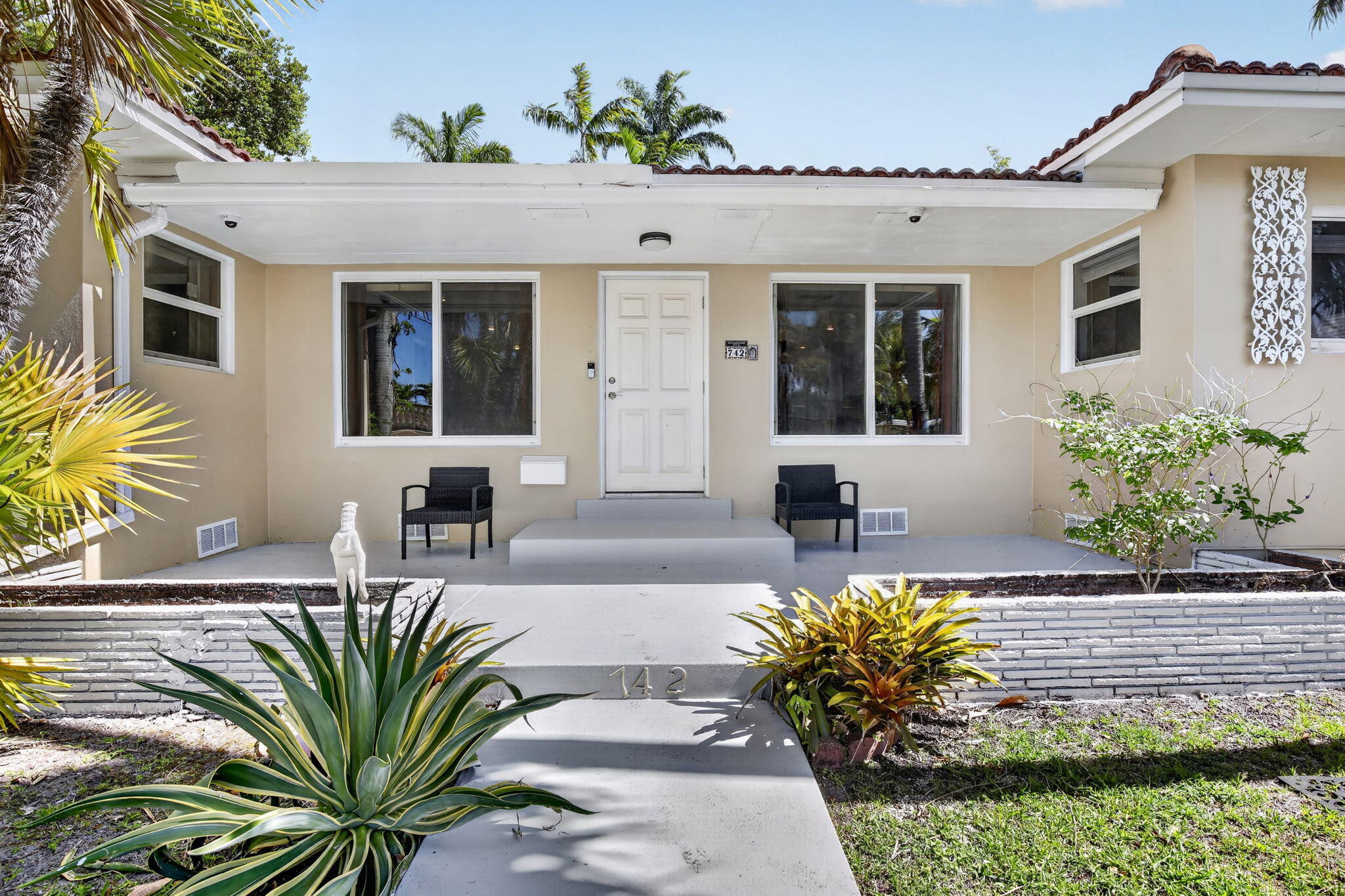 HOLLYWOOD LAKES SECTION - Residential