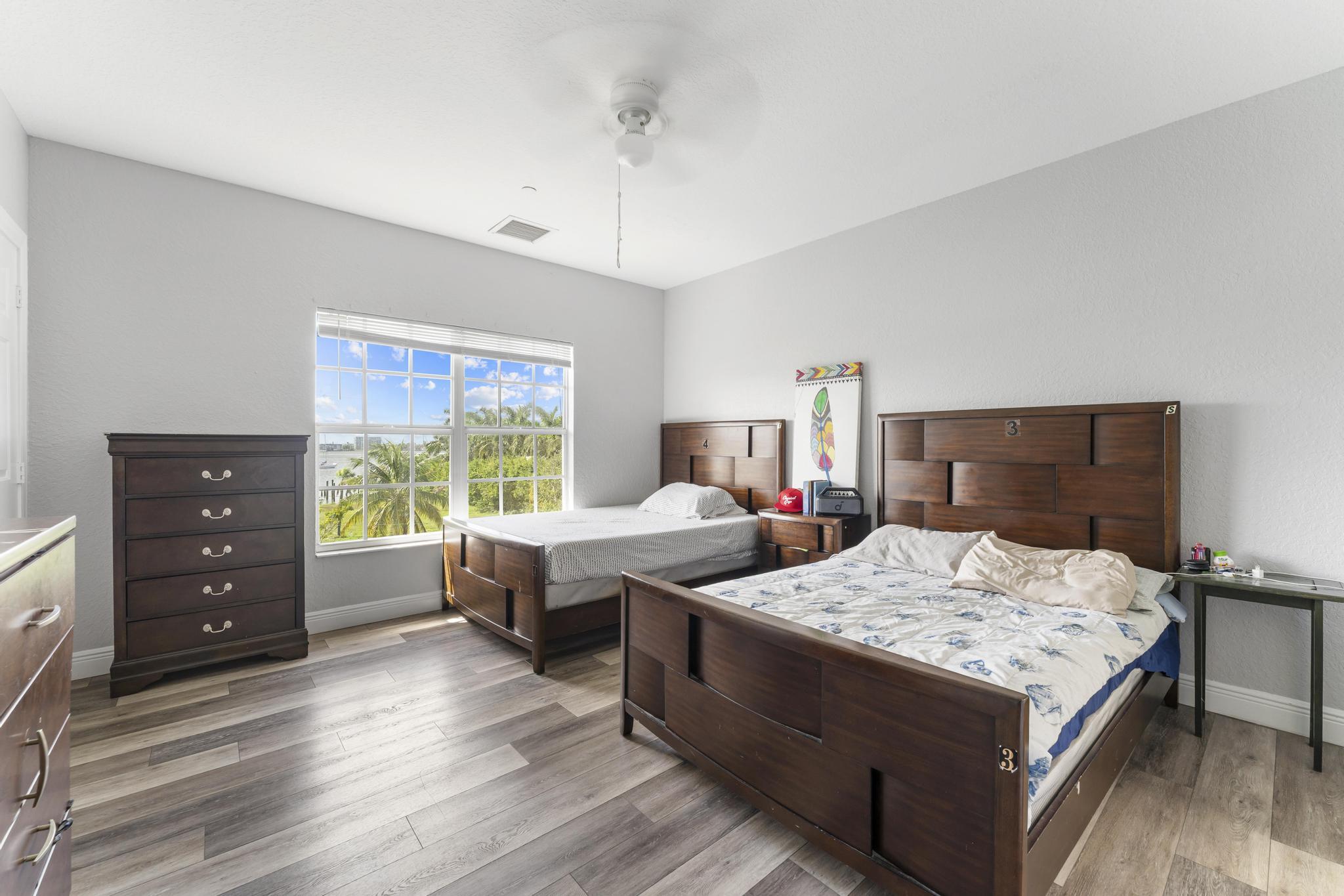 YACHT HARBOR - Residential Income