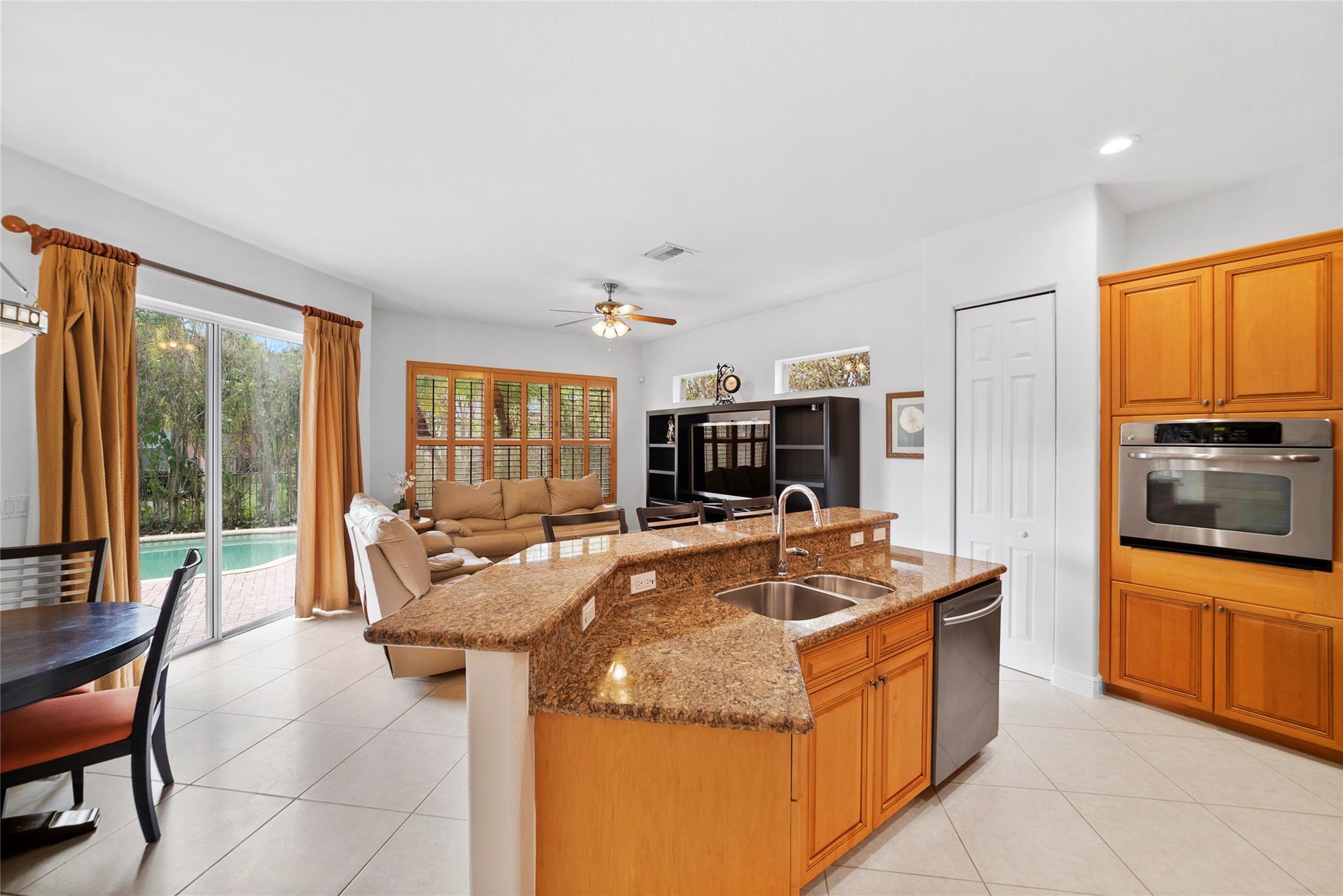 PARKLAND ISLES - Residential