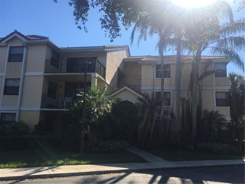 BEAUTIFUL 2/2 UNIT INSIDE GATED COMMUNITY. CORNER UNIT OVERLOOKING THE LAKE AND WATER FOUNTAIN. BRAND NEW STAINLESS STEEL APPLIANCES, NEW ROOF AND HIGH IMPACT WINDOWS. PORCELAINE CERAMIC TILE AND UPDATED DOORS.  LIGHT FIXTURES AND SMOOTH CEILINGS. CEILING FANS IN THE BEDROOMS AND THE LIVING ROOM. THE BALCONY HAS A SERENE LAKE VIEW.