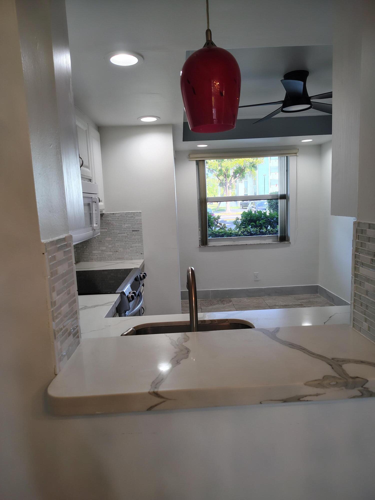 10 OF PALM SPRINGS 2 CONDO - Residential