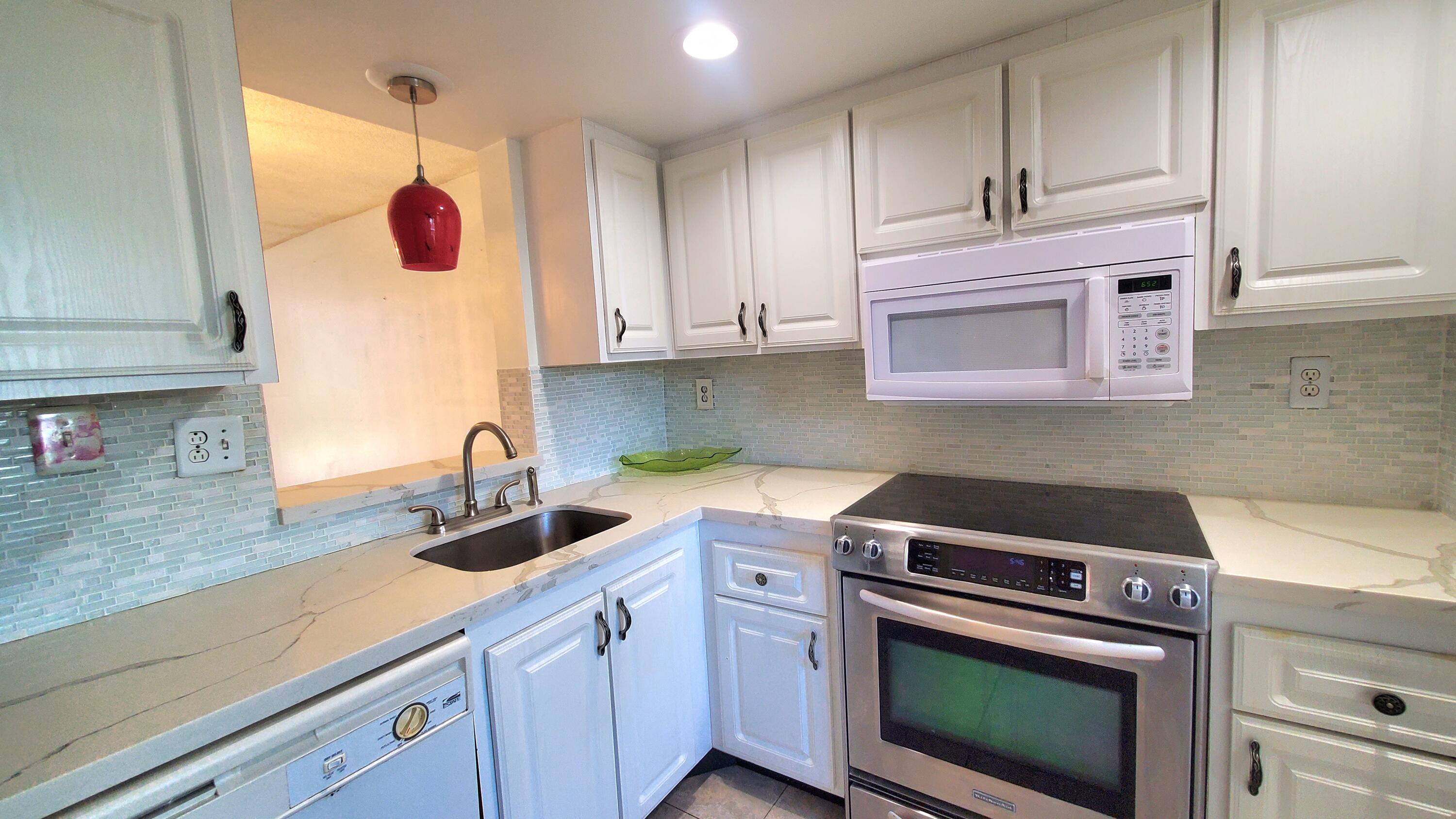 10 OF PALM SPRINGS 2 CONDO - Residential