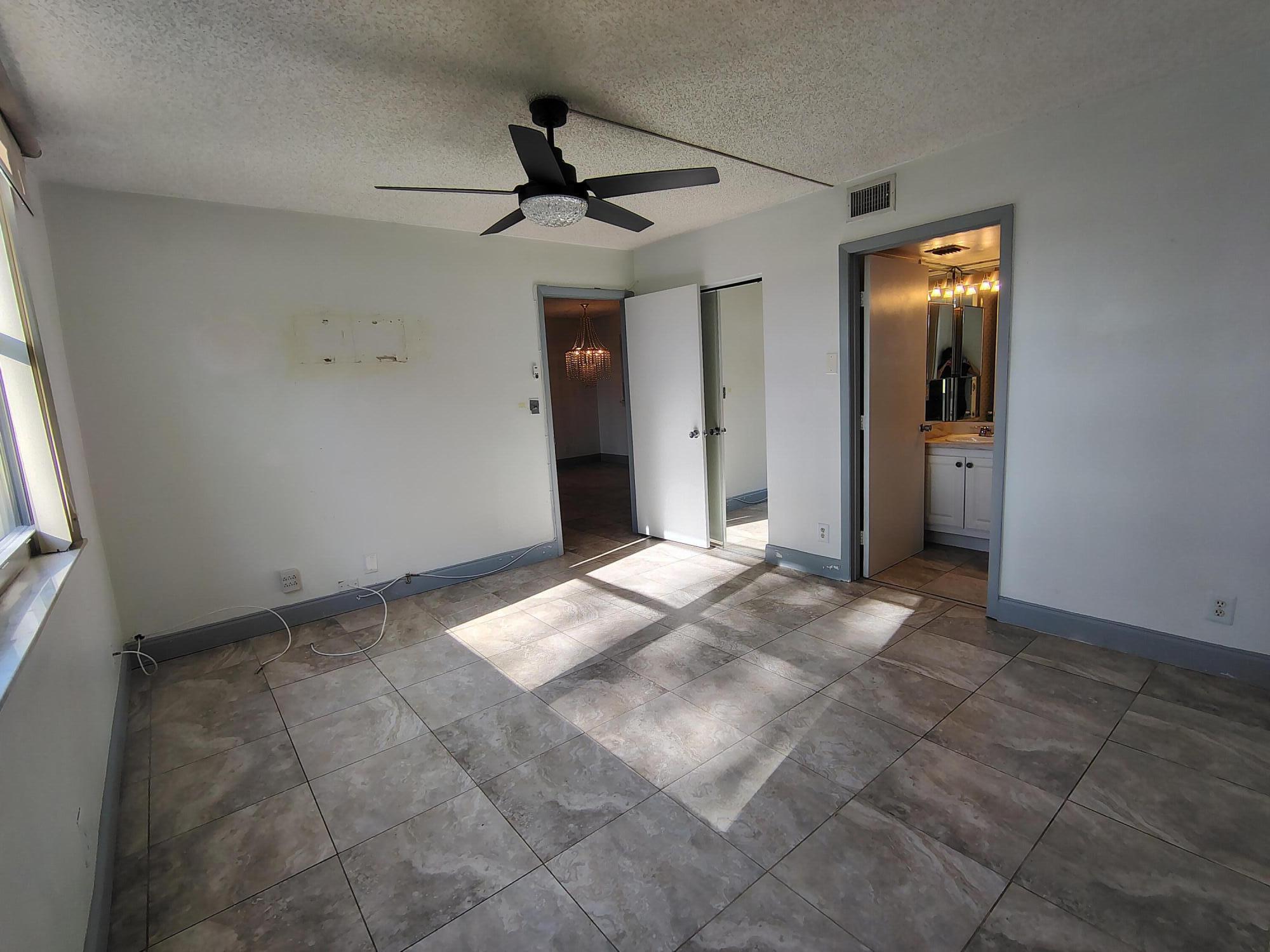 10 OF PALM SPRINGS 2 CONDO - Residential