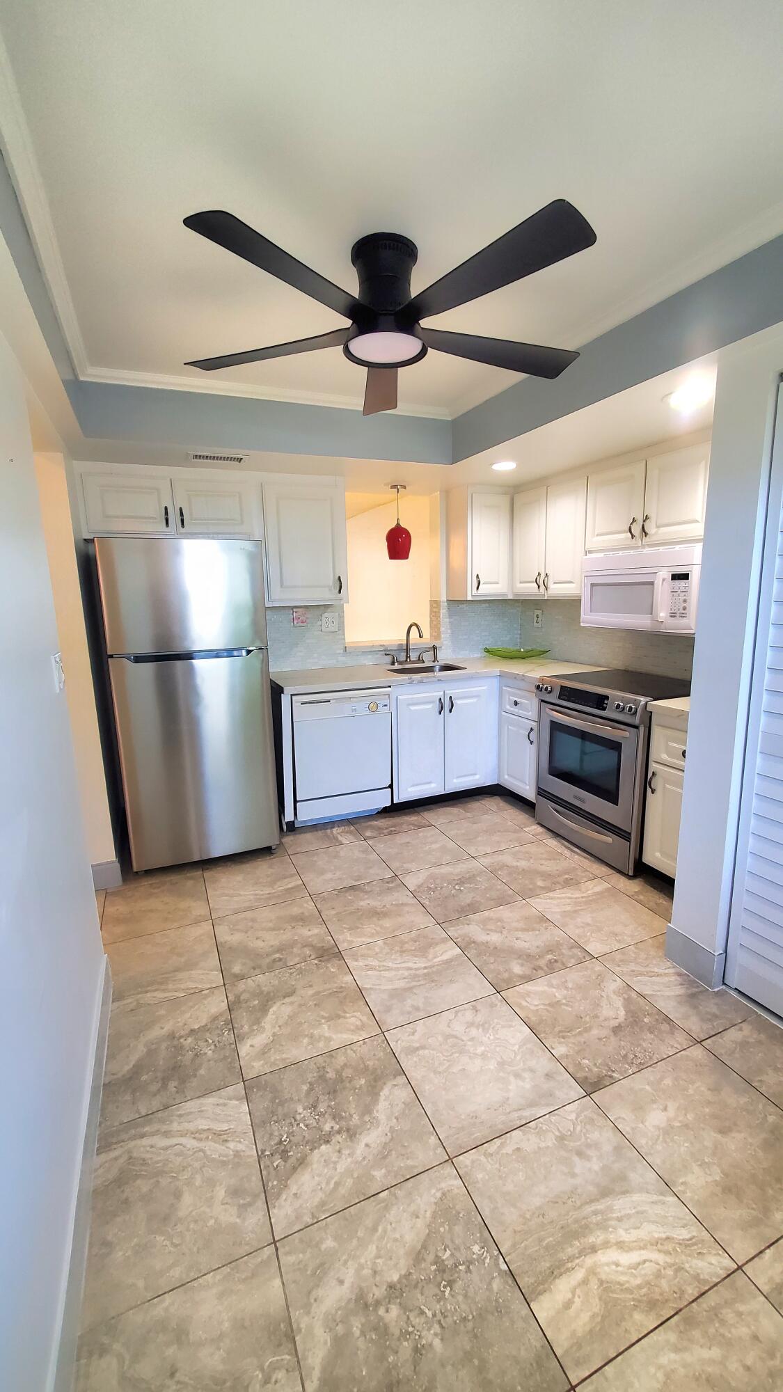 10 OF PALM SPRINGS 2 CONDO - Residential