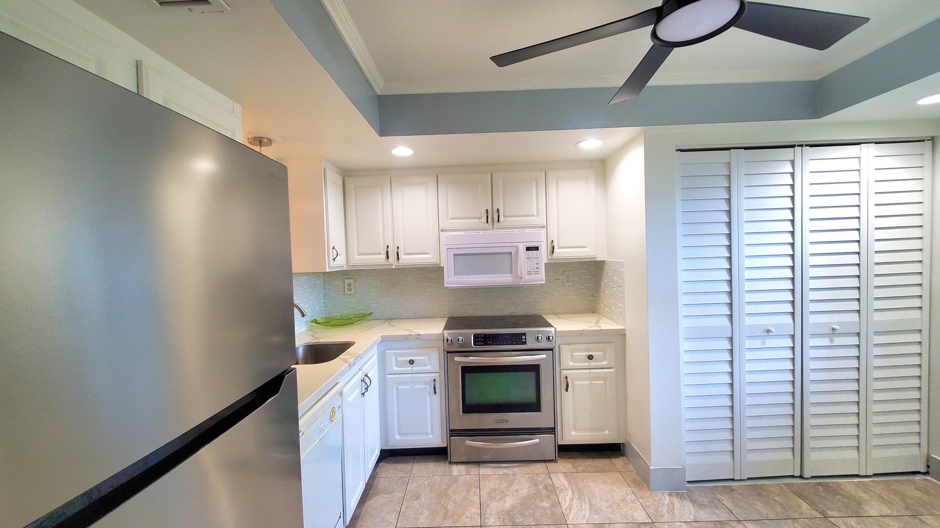 10 OF PALM SPRINGS 2 CONDO - Residential