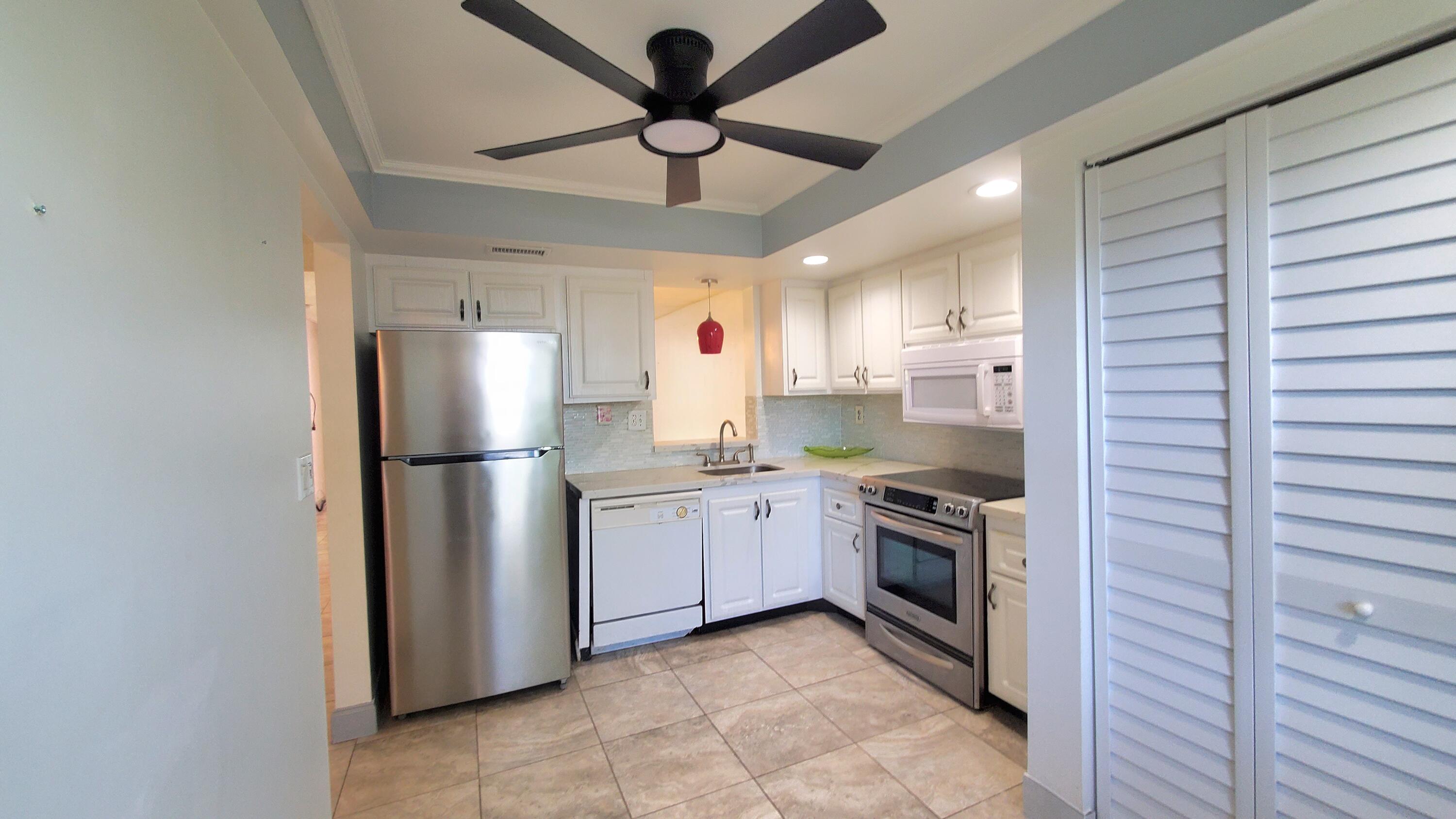 10 OF PALM SPRINGS 2 CONDO - Residential