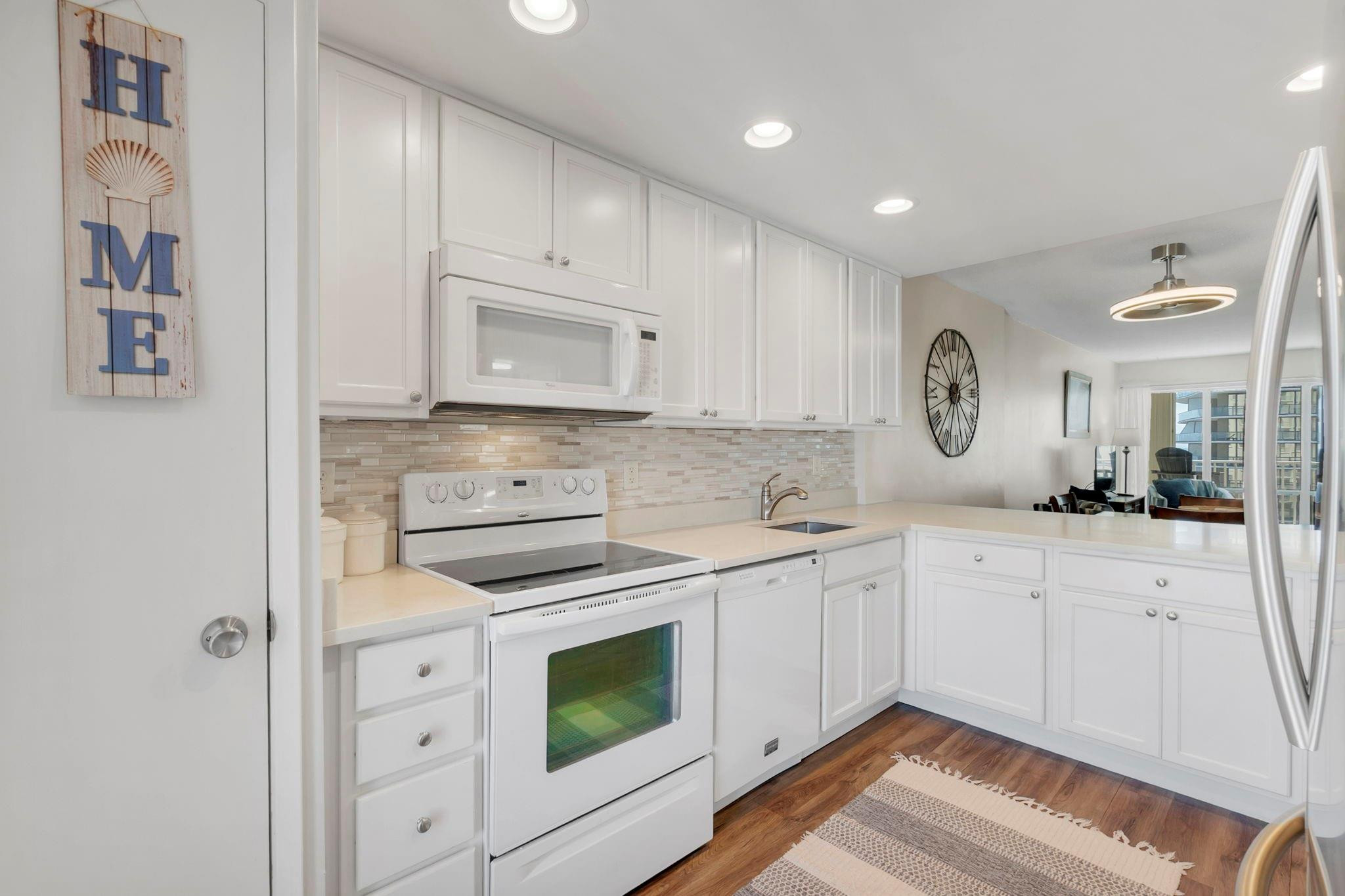 ADMIRALTY TOWERS CONDOMINIUM - Residential