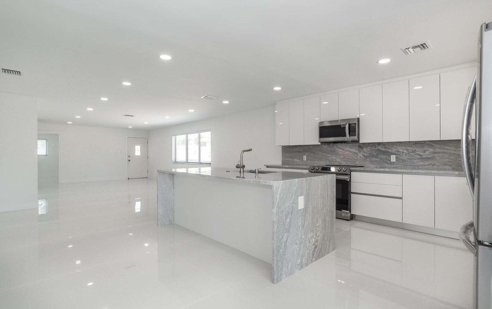 BOCA VISTA - Residential Lease