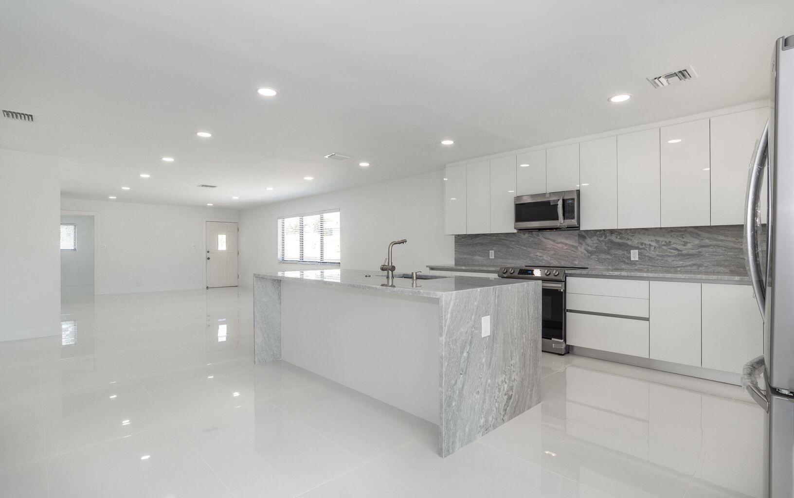 BOCA VISTA - Residential Lease
