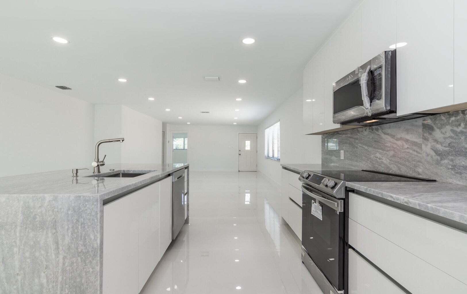 BOCA VISTA - Residential Lease