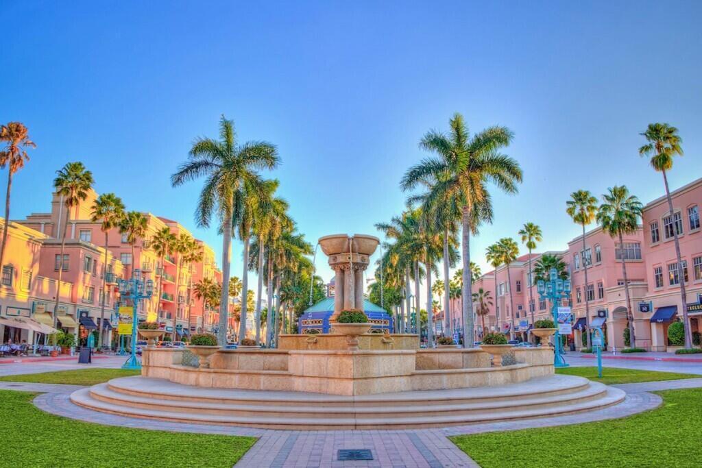 BOCA VISTA - Residential Lease