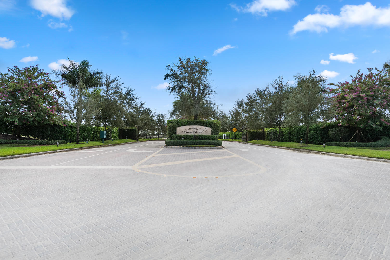 SADDLE CLUB OF WELLINGTON - Residential