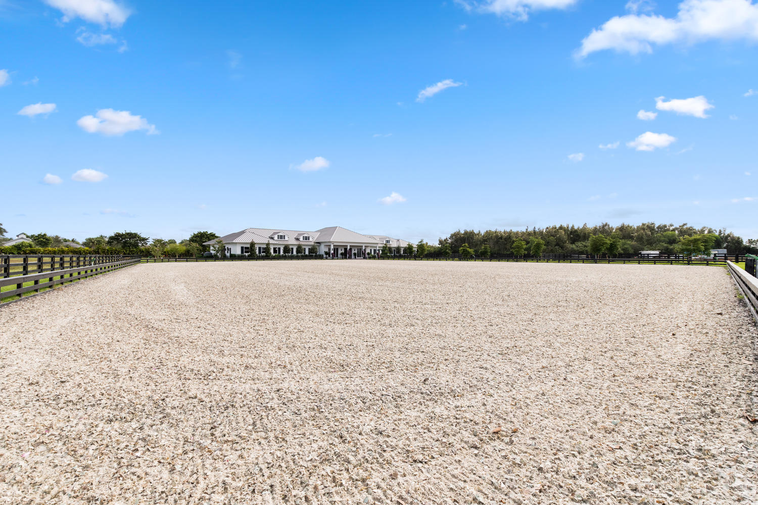 SADDLE CLUB OF WELLINGTON - Residential