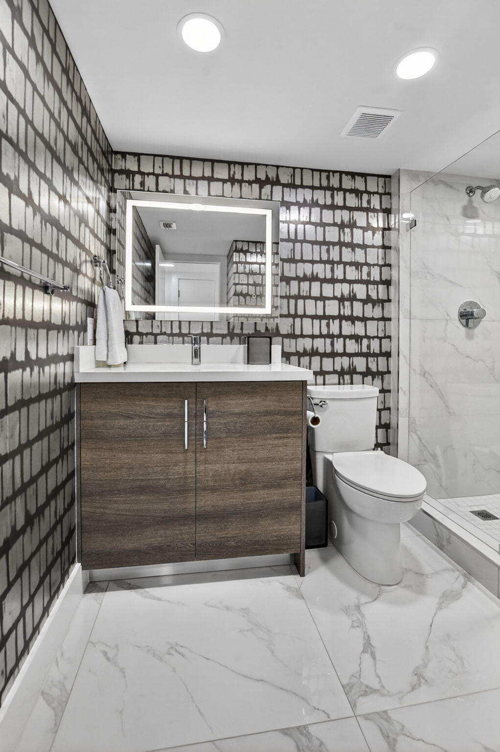 LAKEWOOD MIDRISE CONDO - Residential