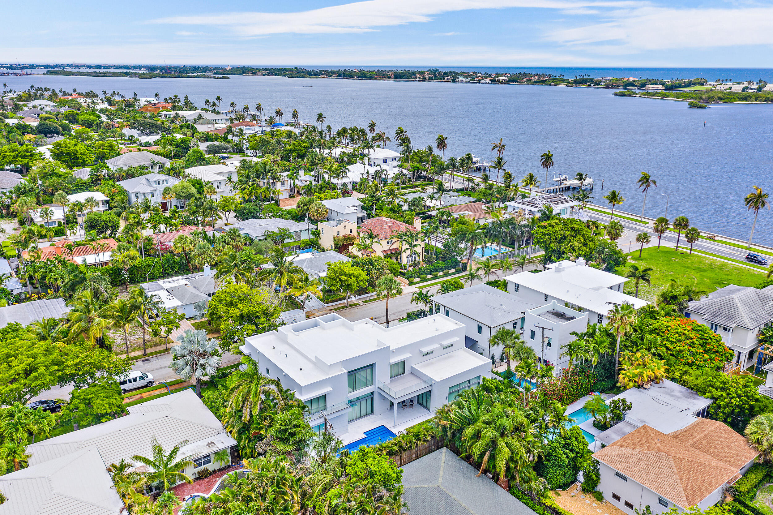 EDGEWATER - Residential