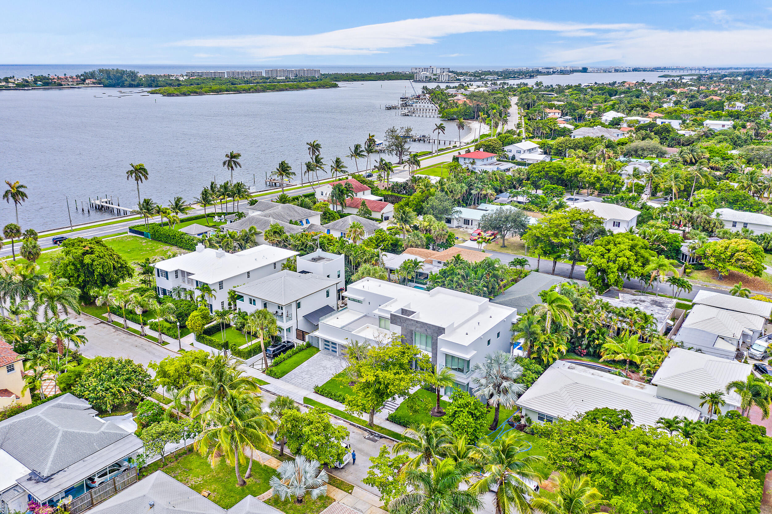 EDGEWATER - Residential