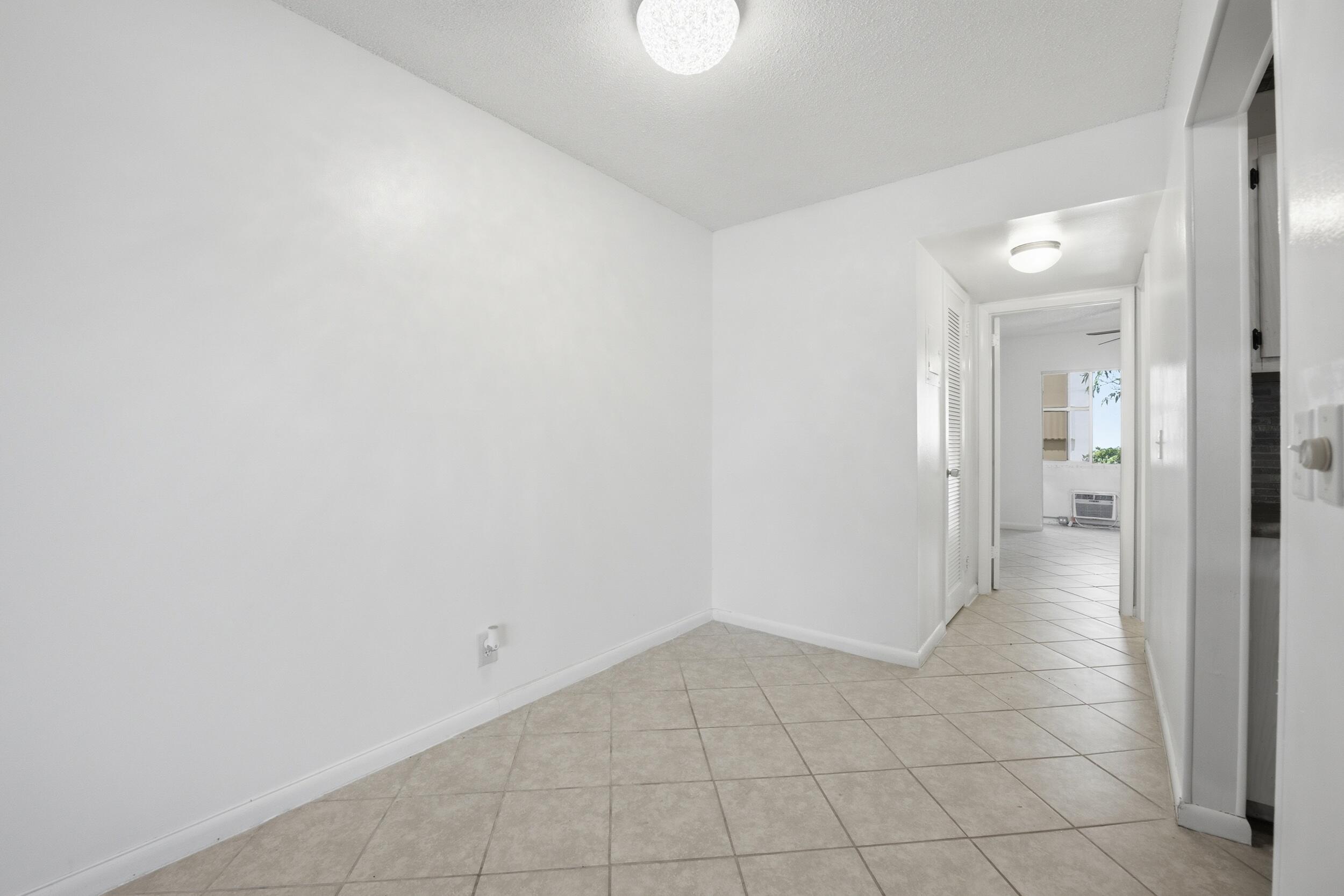 CAMBRIDGE CONDO - Residential